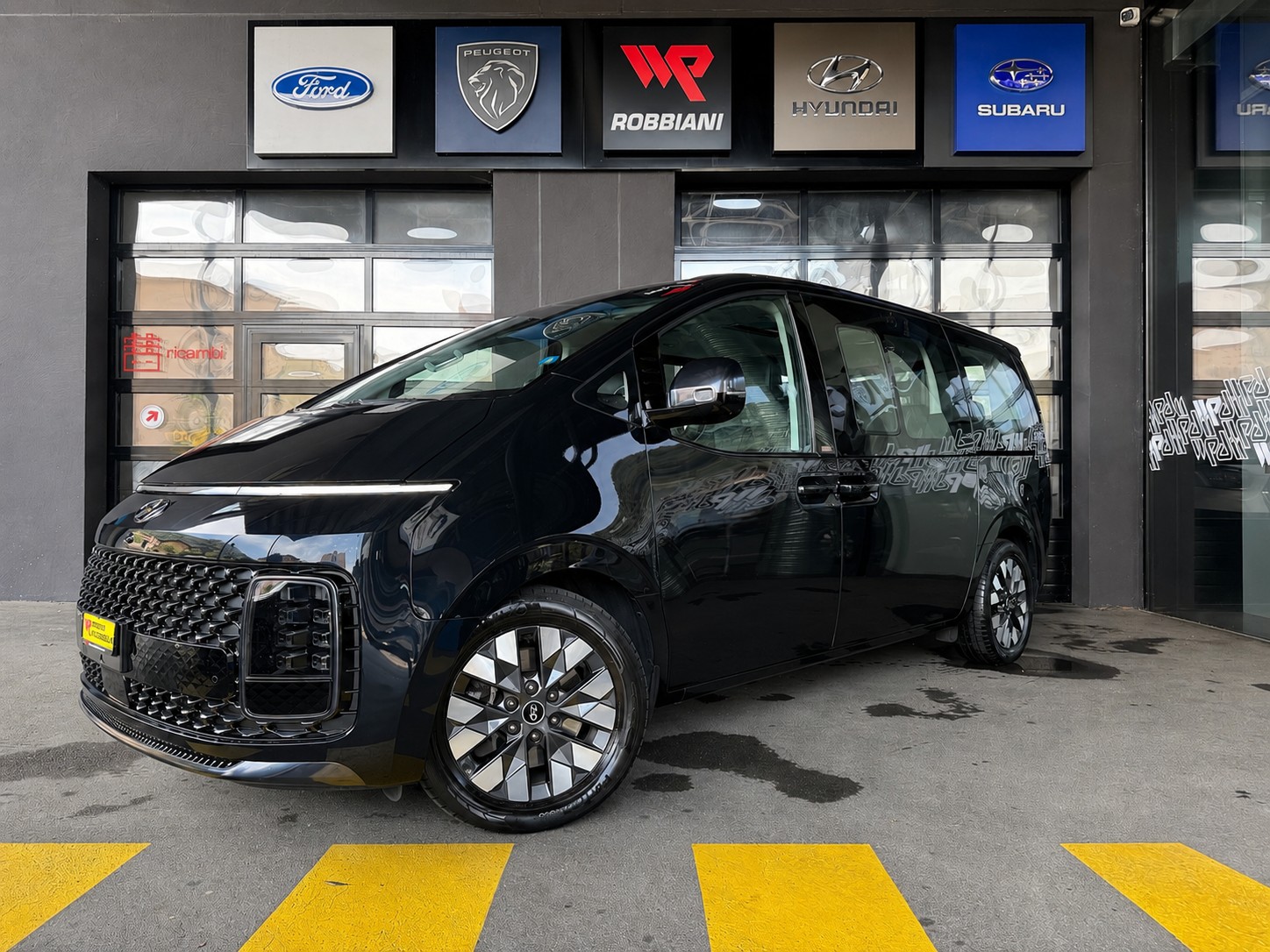 HYUNDAI Staria Premium 2.2 CRDi Vertex 4WD A-image-0