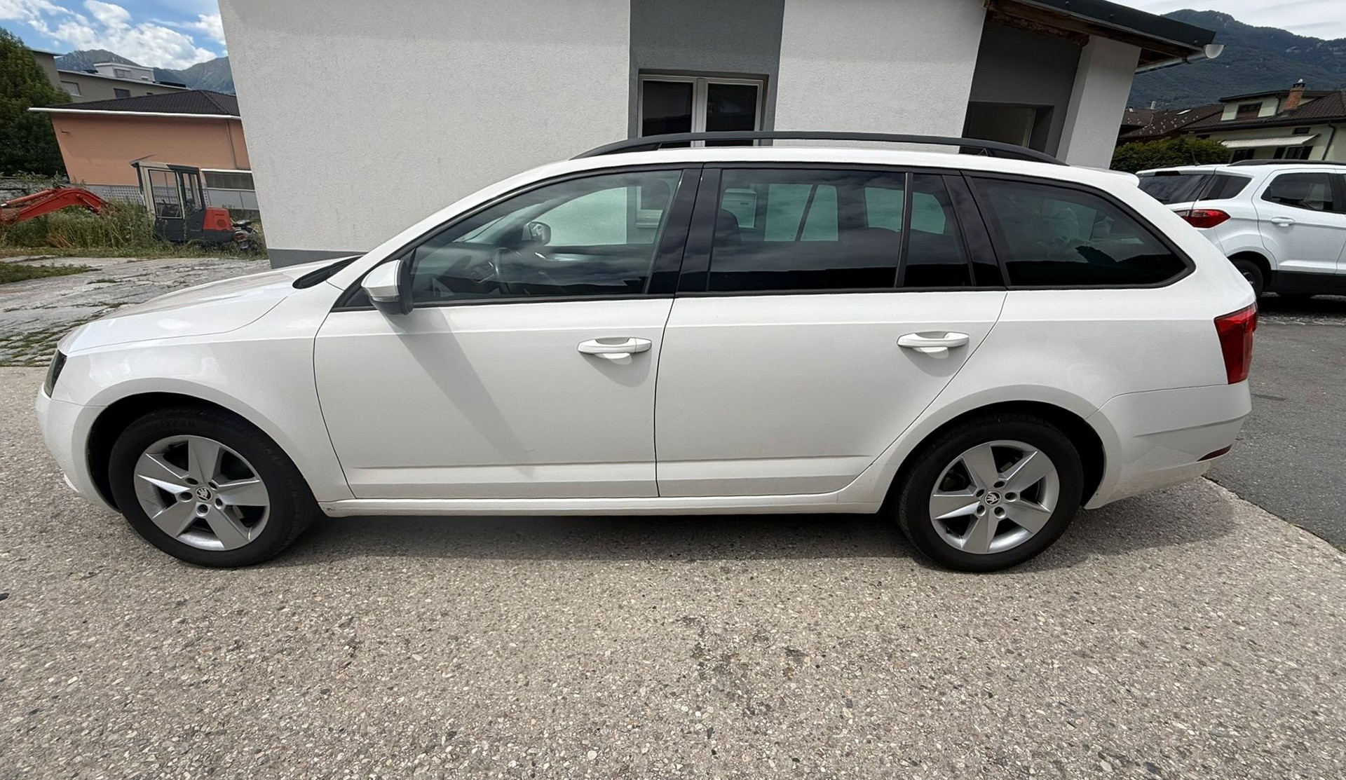 SKODA Octavia Combi 2.0 TDI Clever 4x4 DSG-image-6