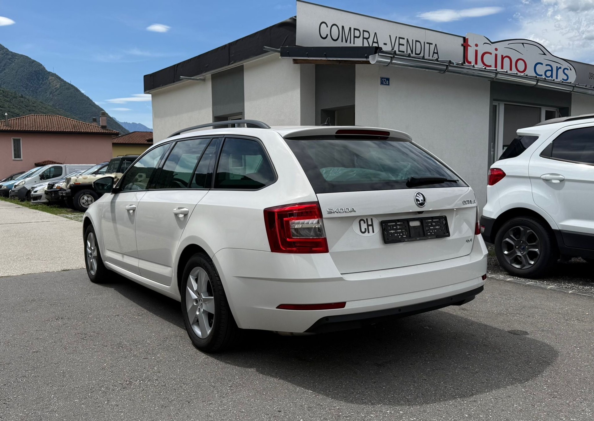 SKODA Octavia Combi 2.0 TDI Clever 4x4 DSG-image-2