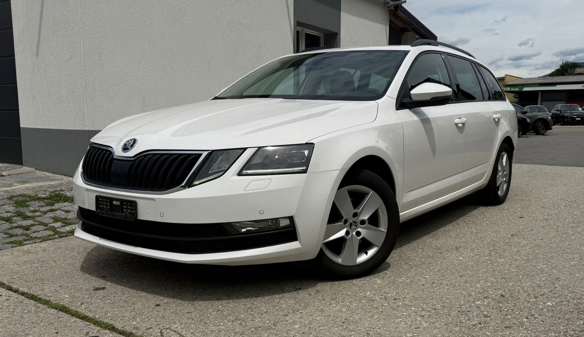 SKODA Octavia Combi 2.0 TDI Clever 4x4 DSG-image-1