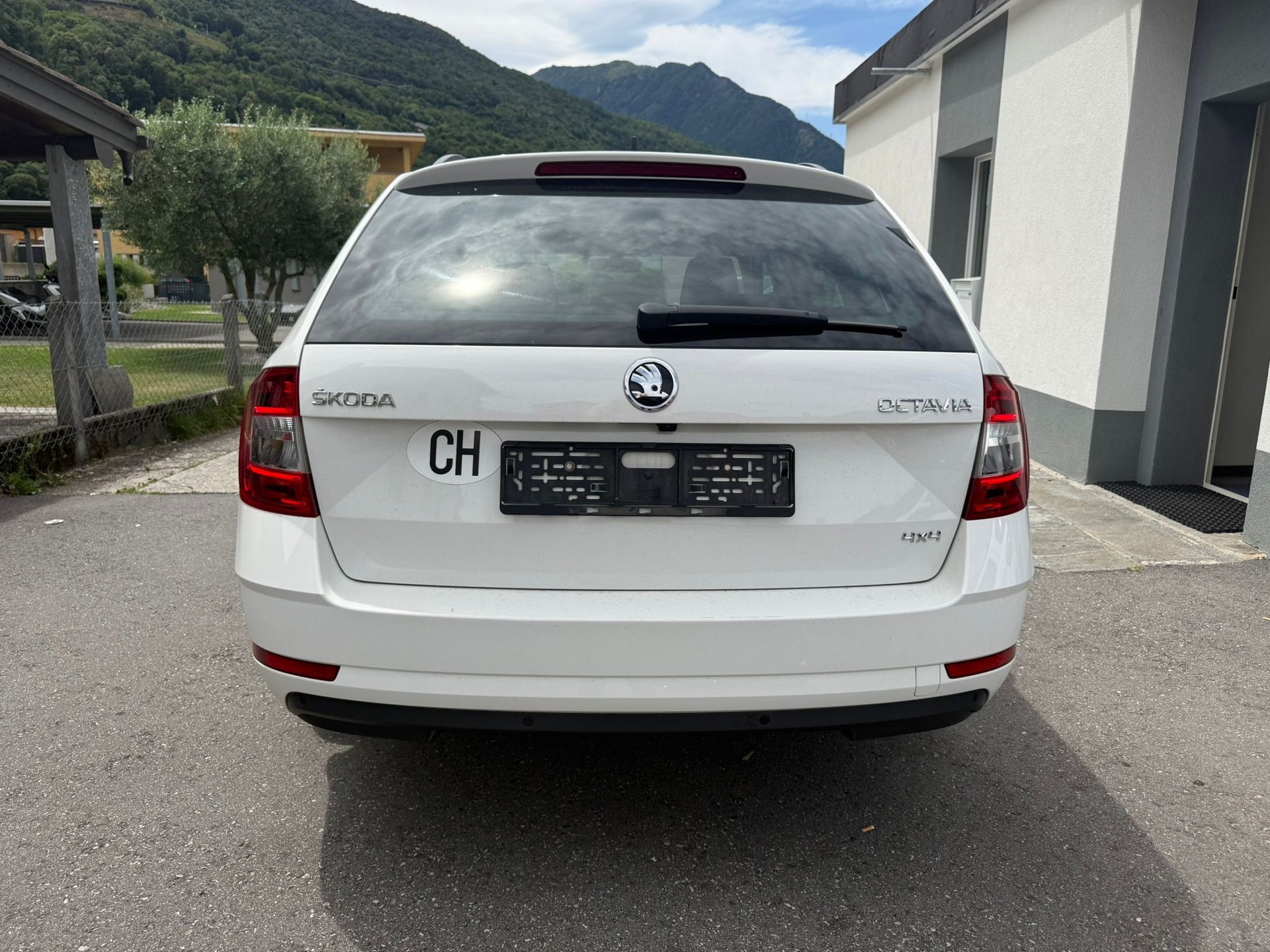 SKODA Octavia Combi 2.0 TDI Clever 4x4 DSG-image-5
