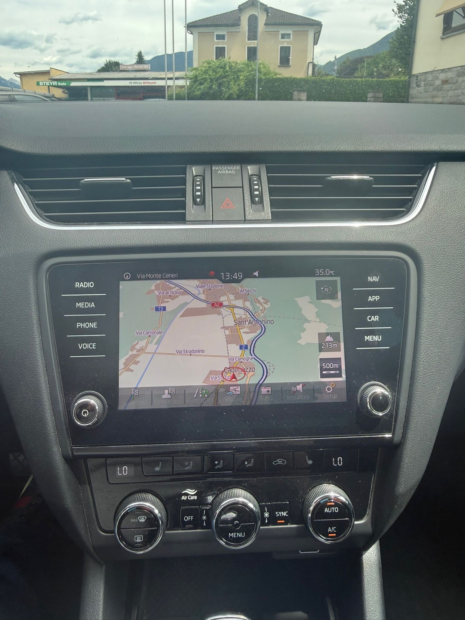 SKODA Octavia Combi 2.0 TDI Clever 4x4 DSG-image-9