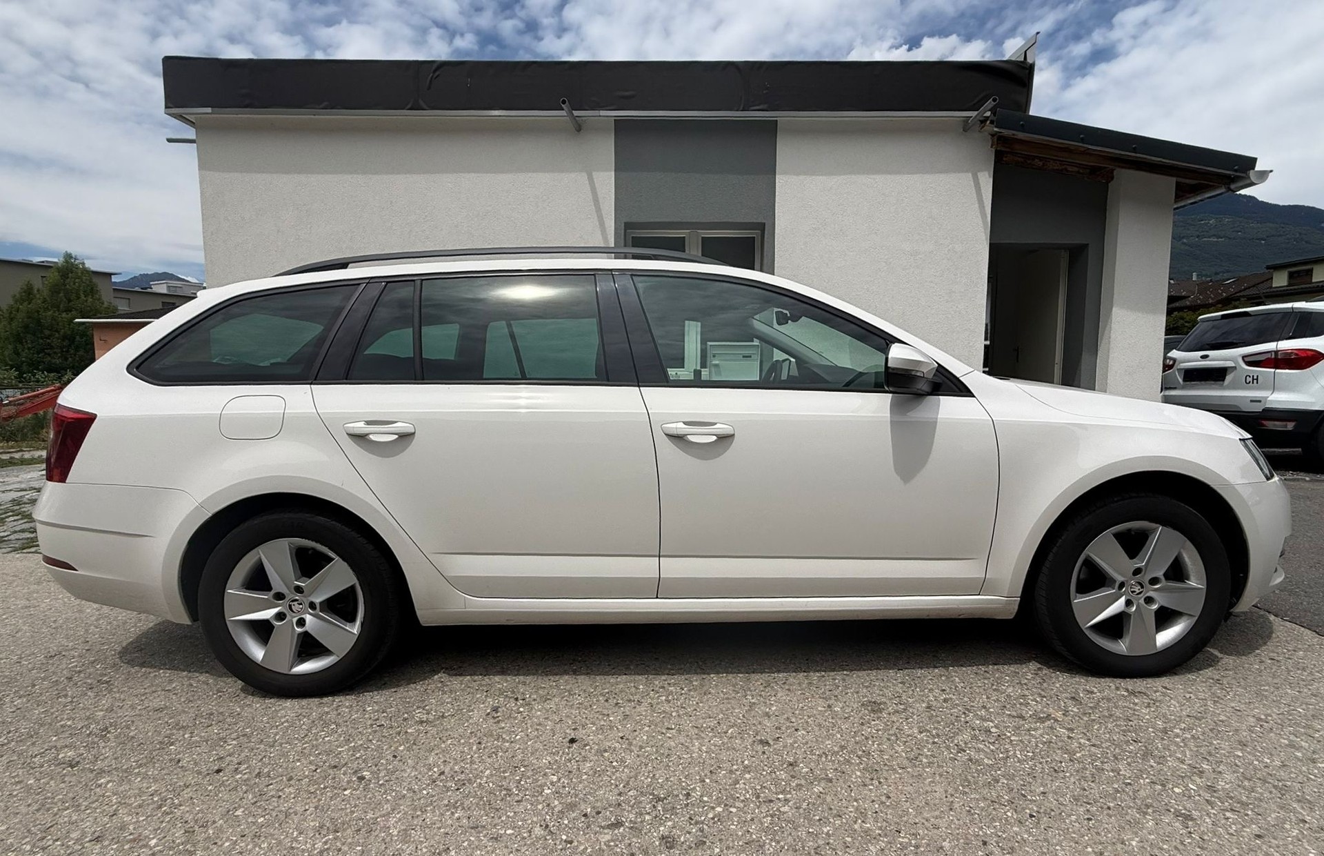 SKODA Octavia Combi 2.0 TDI Clever 4x4 DSG-image-11