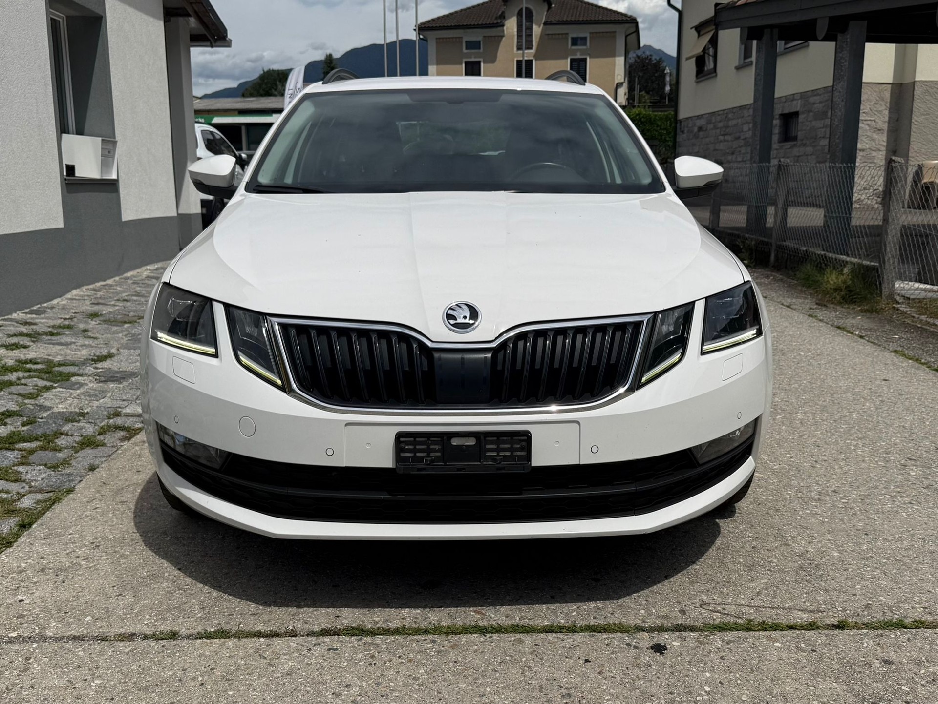 SKODA Octavia Combi 2.0 TDI Clever 4x4 DSG-image-4