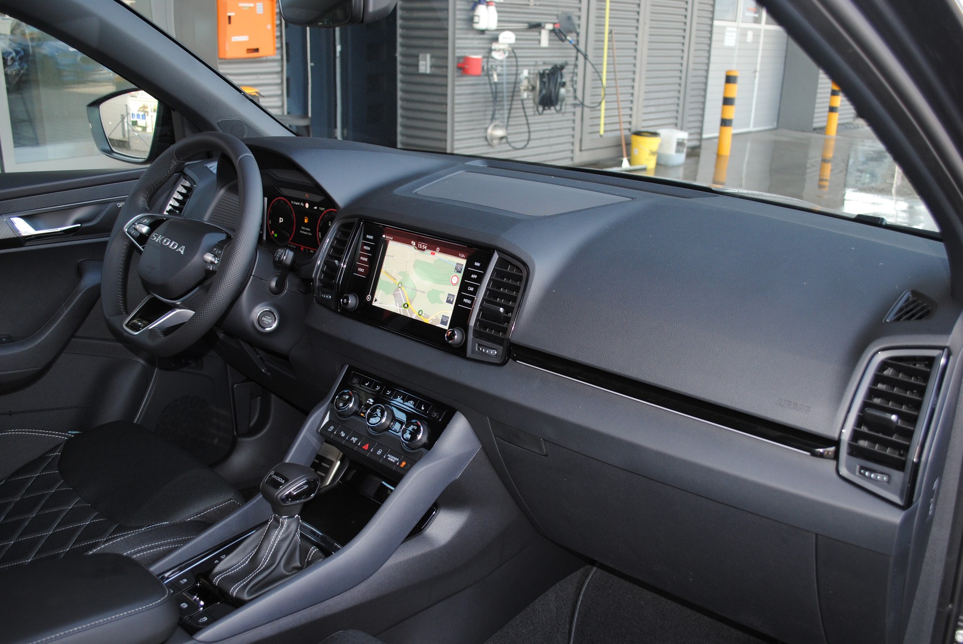 SKODA Karoq 1.5 TSI SportLine DSG-image-3