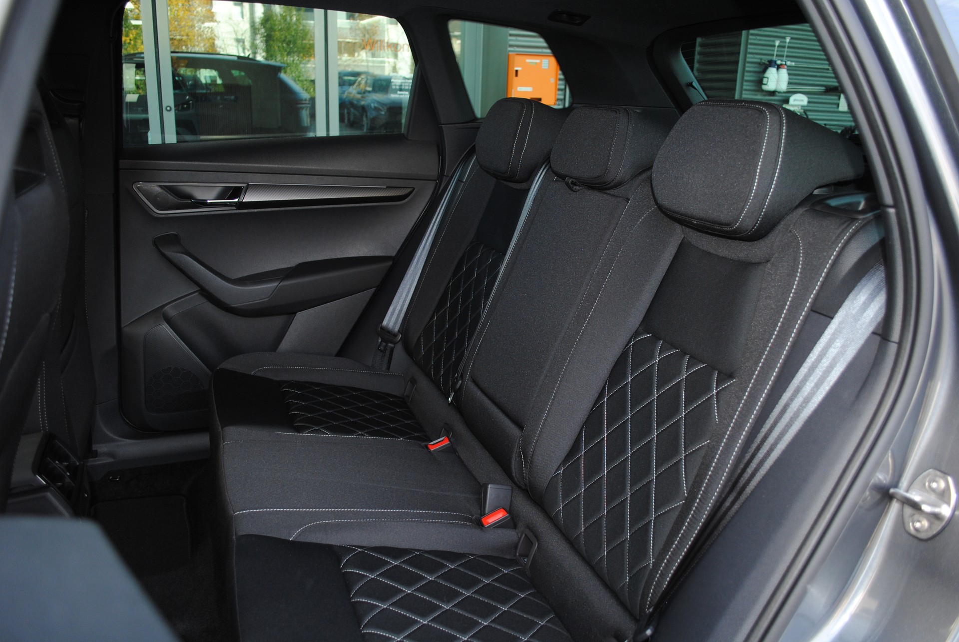 SKODA Karoq 1.5 TSI SportLine DSG-image-5