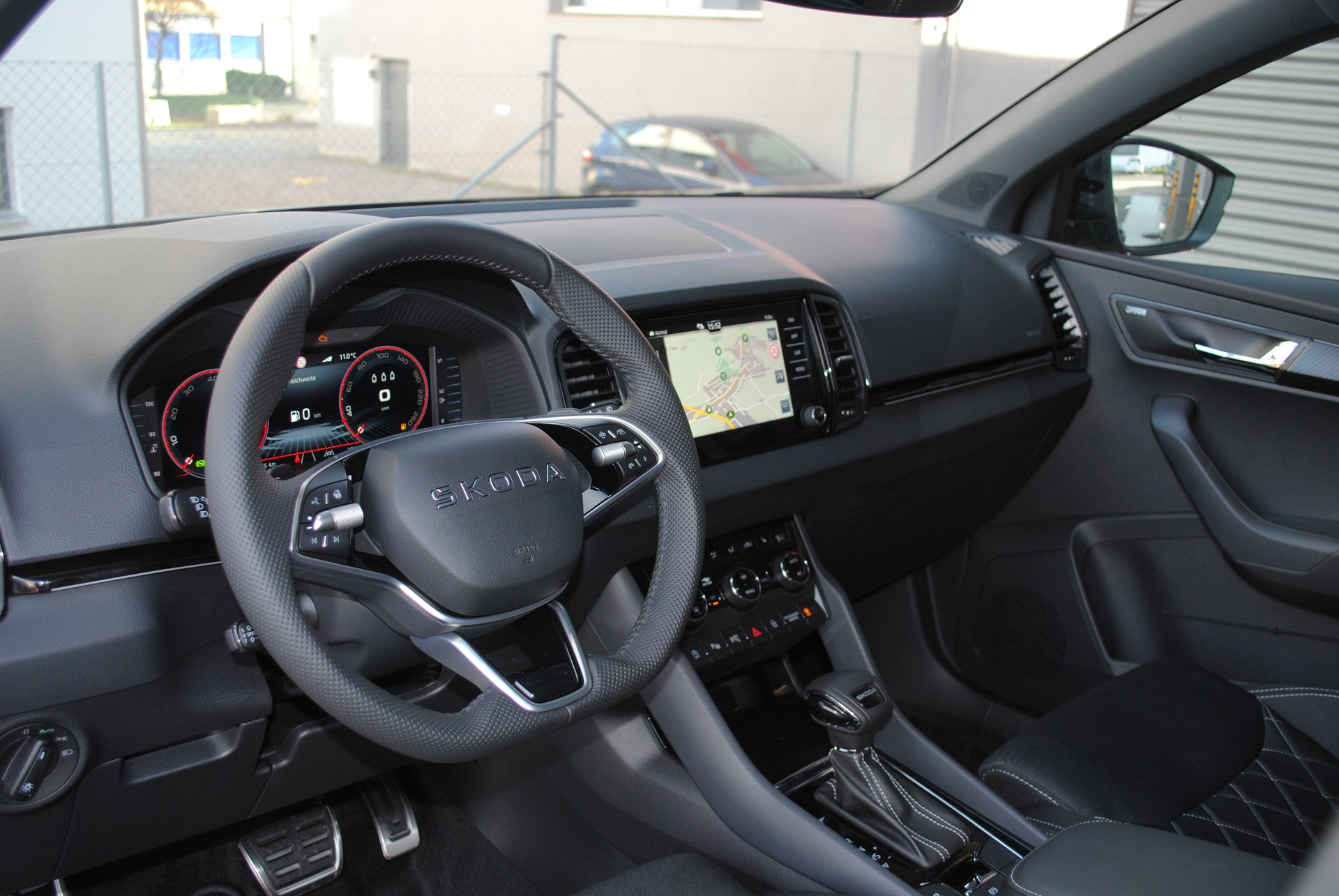 SKODA Karoq 1.5 TSI SportLine DSG-image-2