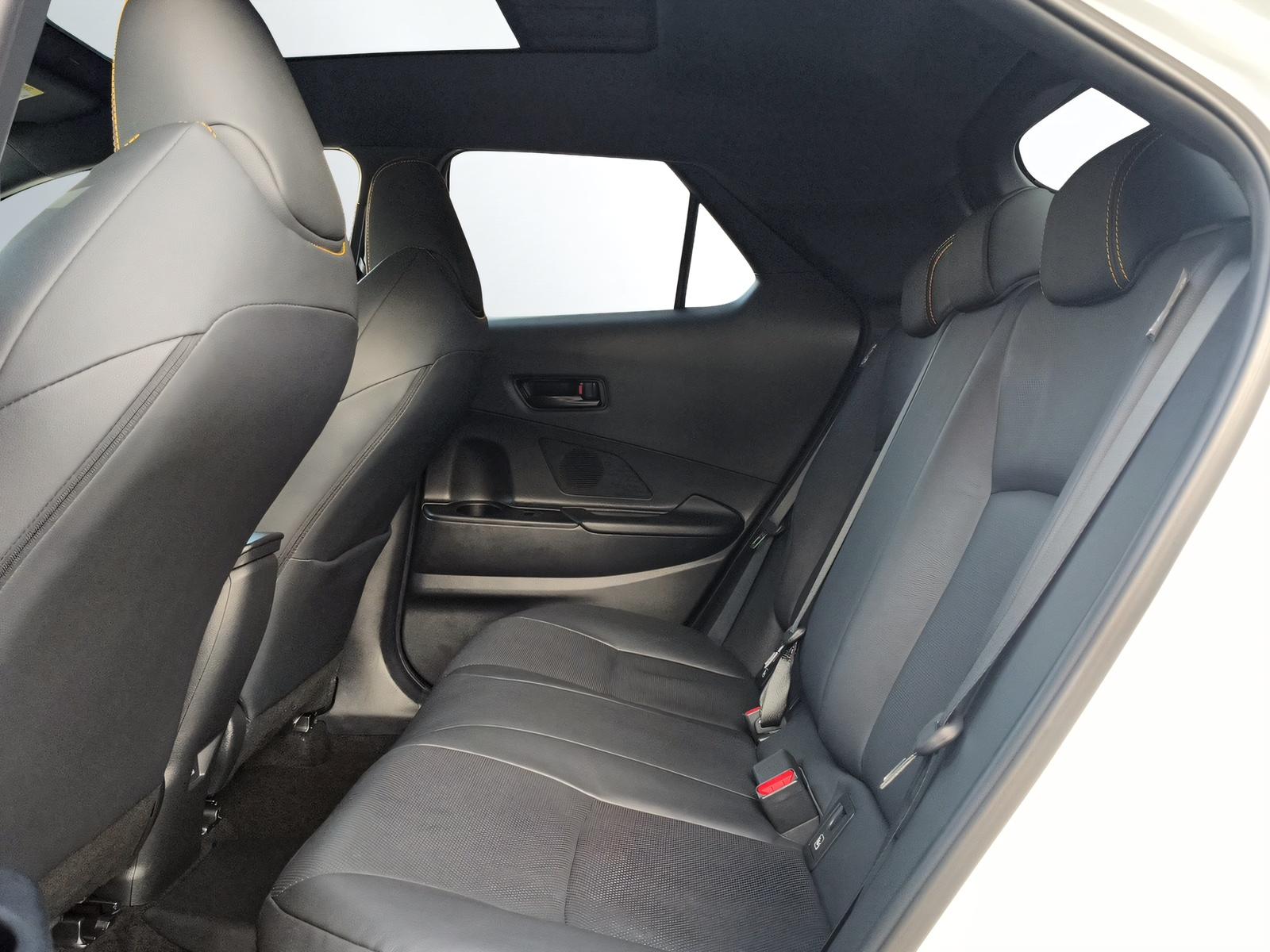 TOYOTA C-HR 2.0 PHEV Style Premiere-image-9