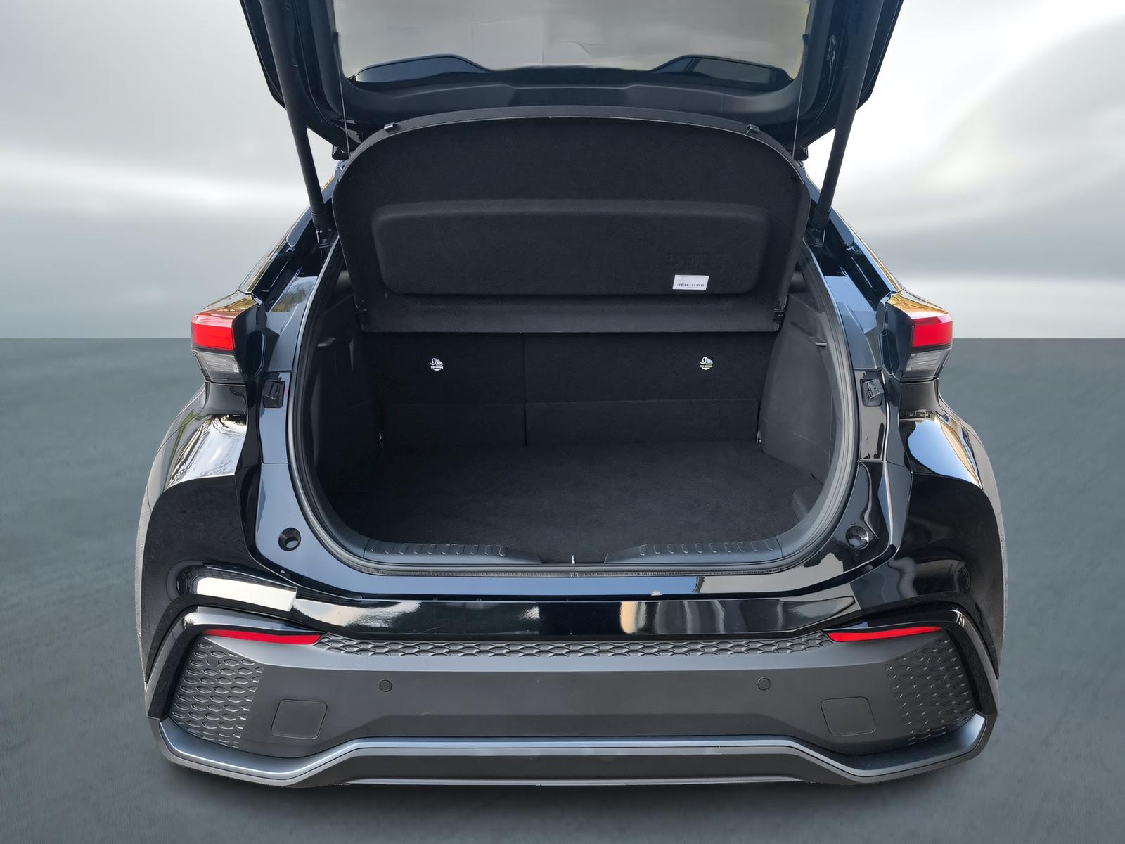 TOYOTA C-HR 2.0 PHEV Style Premiere-image-12