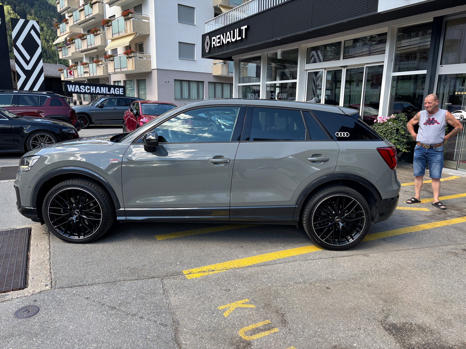 AUDI Q2 2.0 TFSI sport quattro-image-4