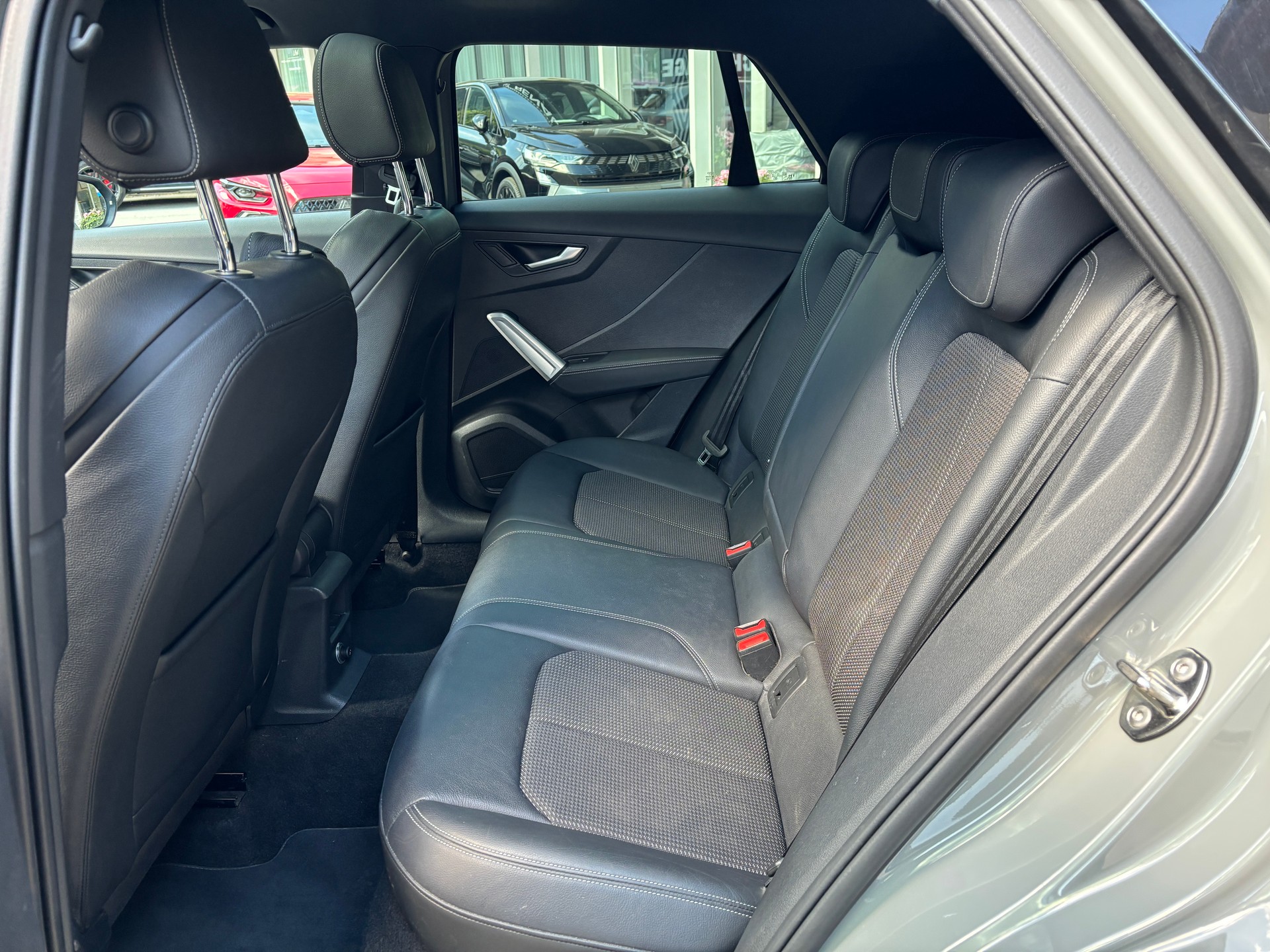 AUDI Q2 2.0 TFSI sport quattro-image-10