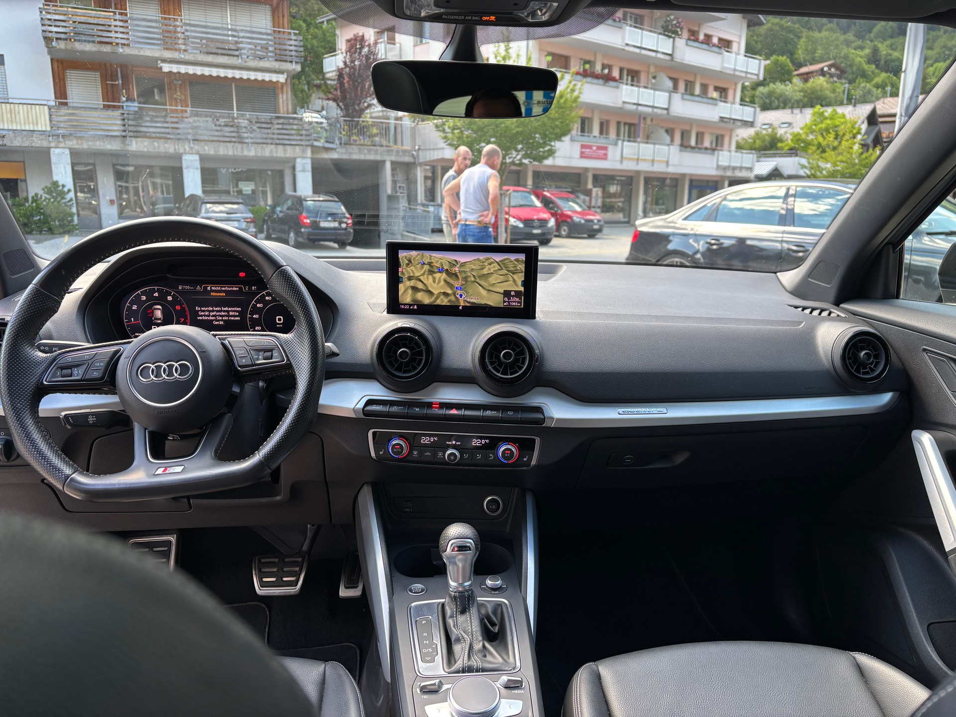 AUDI Q2 2.0 TFSI sport quattro-image-11