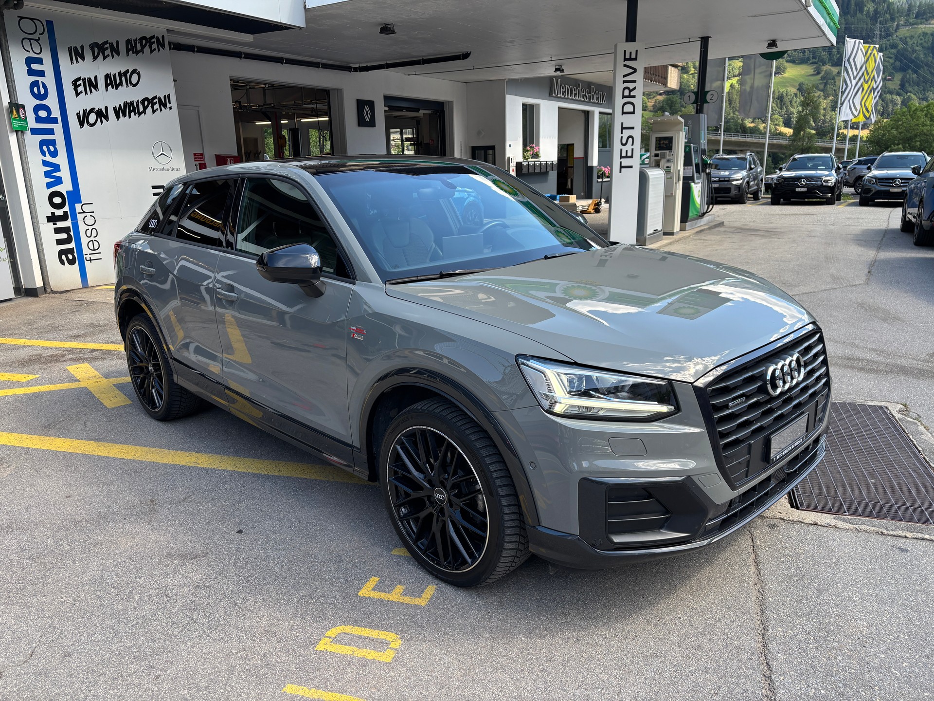 AUDI Q2 2.0 TFSI sport quattro-image-1