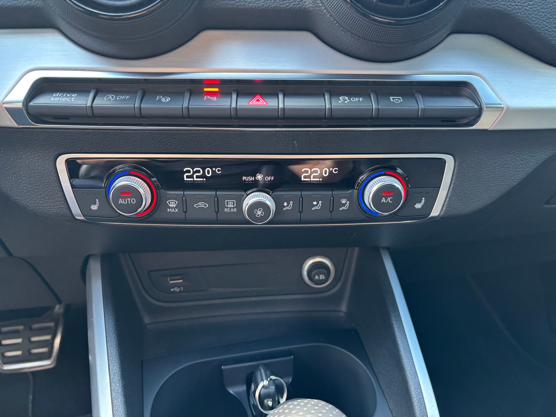 AUDI Q2 2.0 TFSI sport quattro-image-7