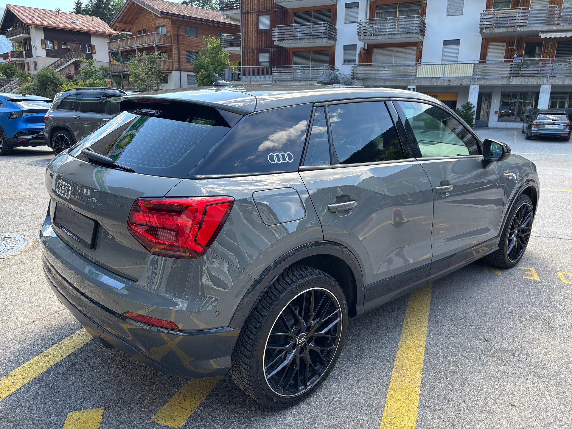 AUDI Q2 2.0 TFSI sport quattro-image-2