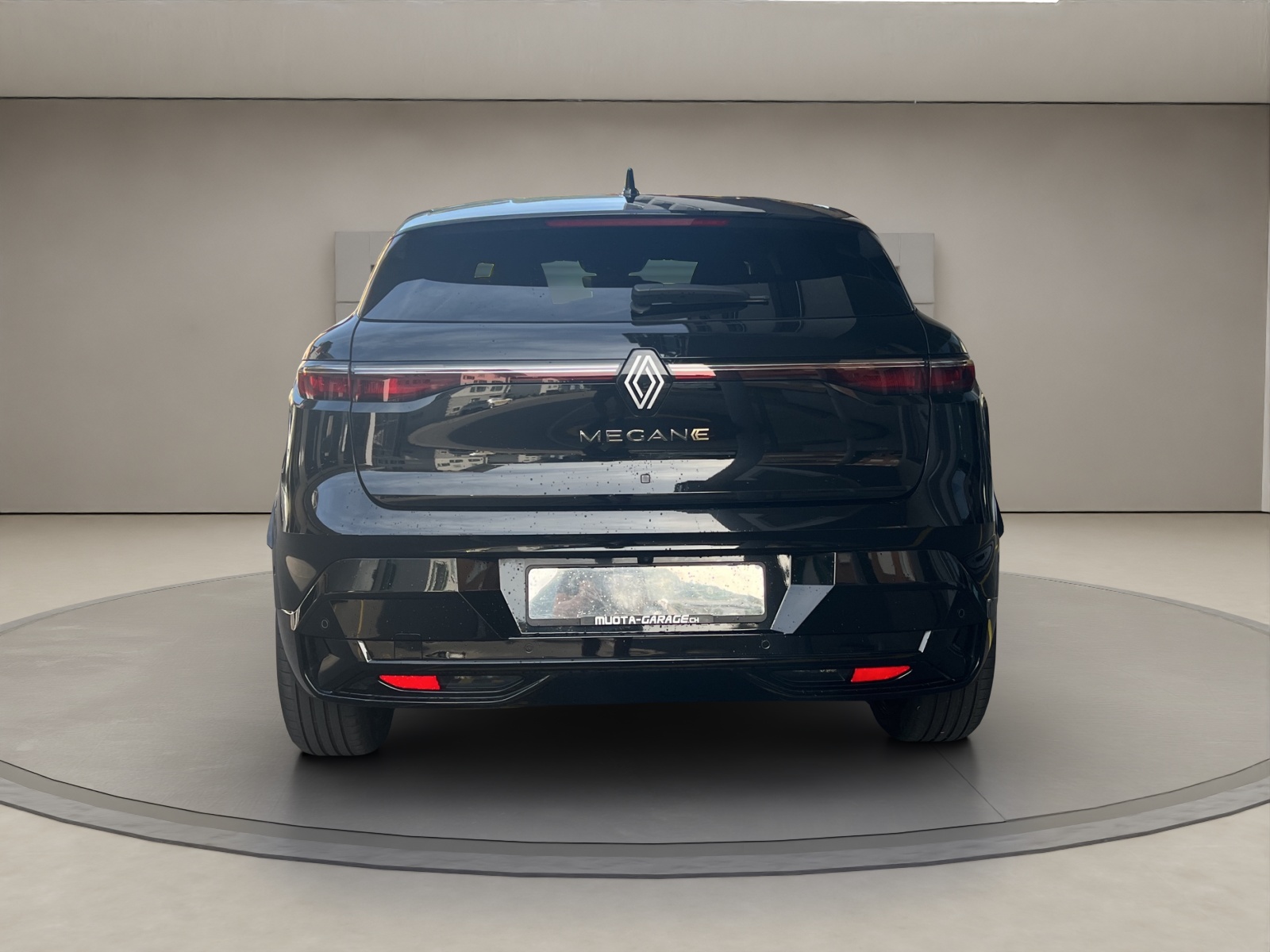 RENAULT Mégane E-Tech techno-showroom-element-3