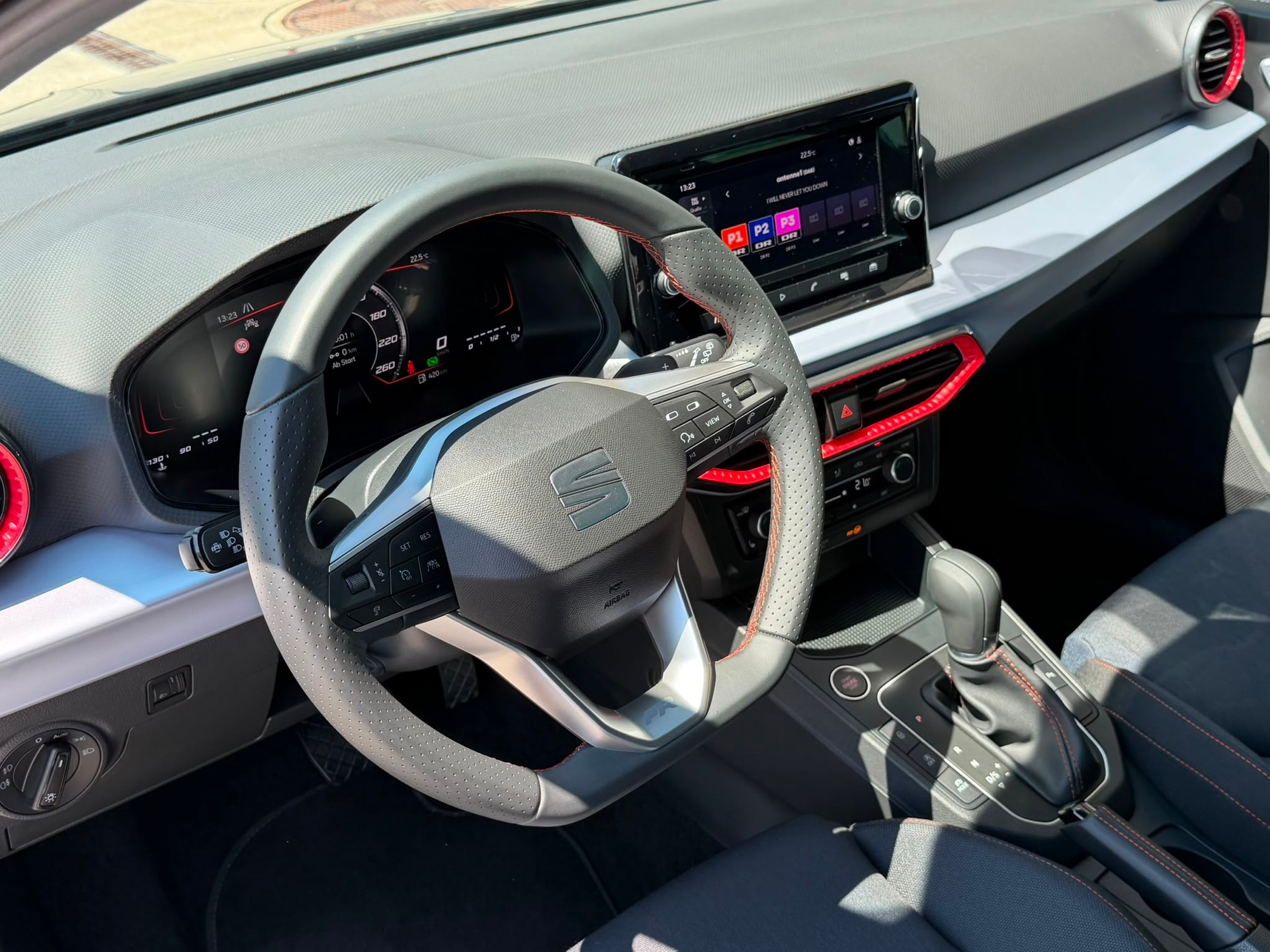 SEAT Ibiza 1.0 EcoTSI FR DSG *Neuwertiger Zustand**ACC**Rückfahrkamera**Klimaautomatik**Apple/Android Carplay*-image-6
