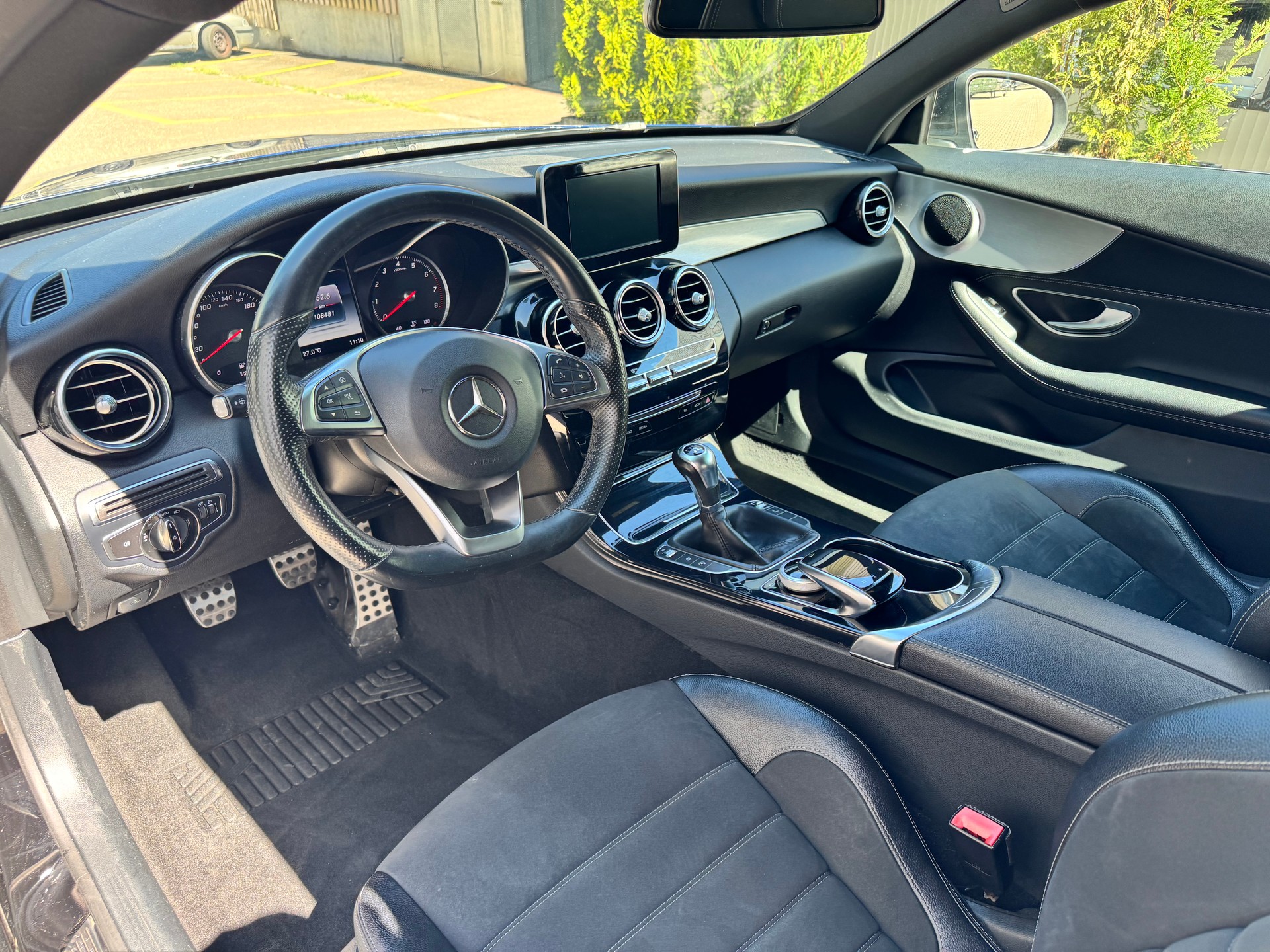 MERCEDES-BENZ C 200 AMG Line Coupé-image-7