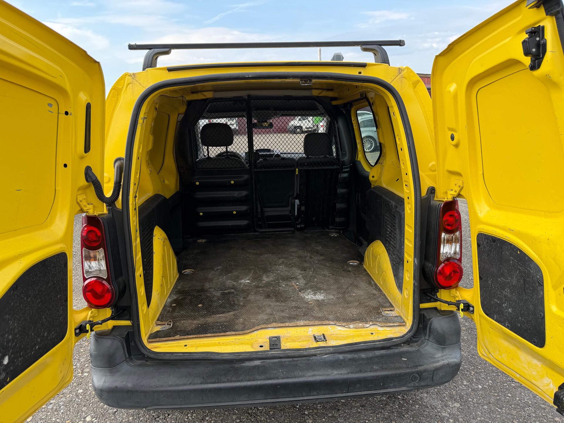 PEUGEOT Partner 1.6 VTi Urban-image-6
