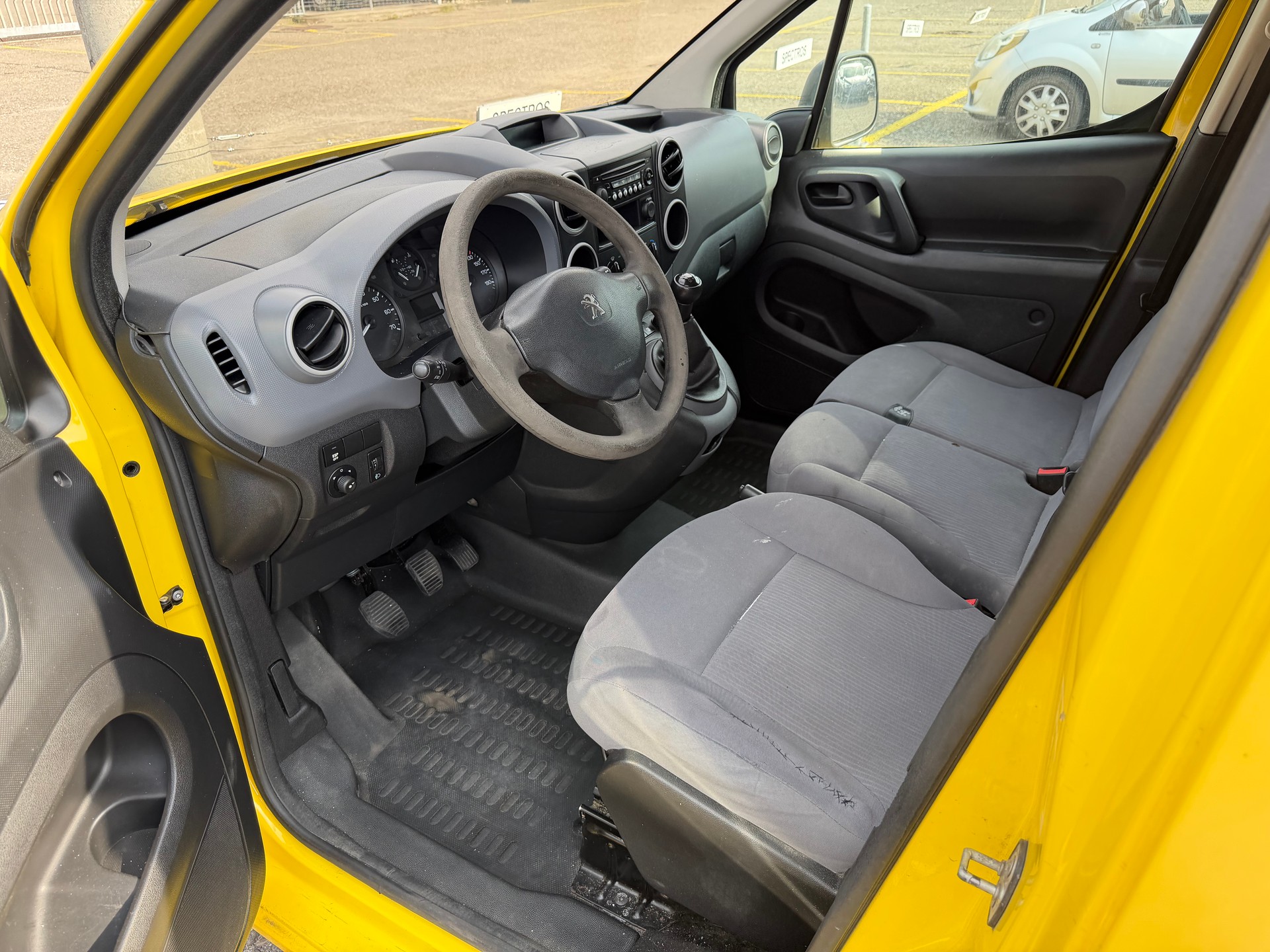 PEUGEOT Partner 1.6 VTi Urban-image-8