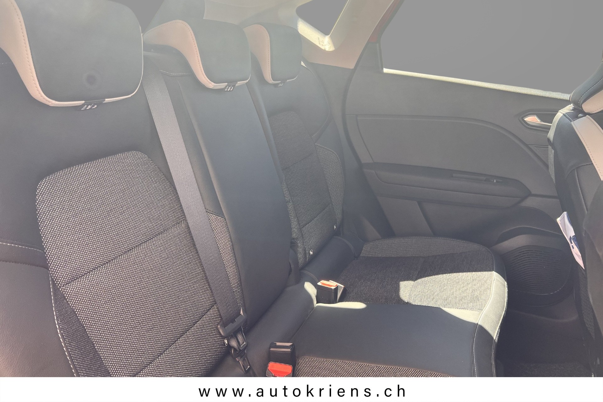 RENAULT Captur 1.3 TCe Techno EDC-image-9