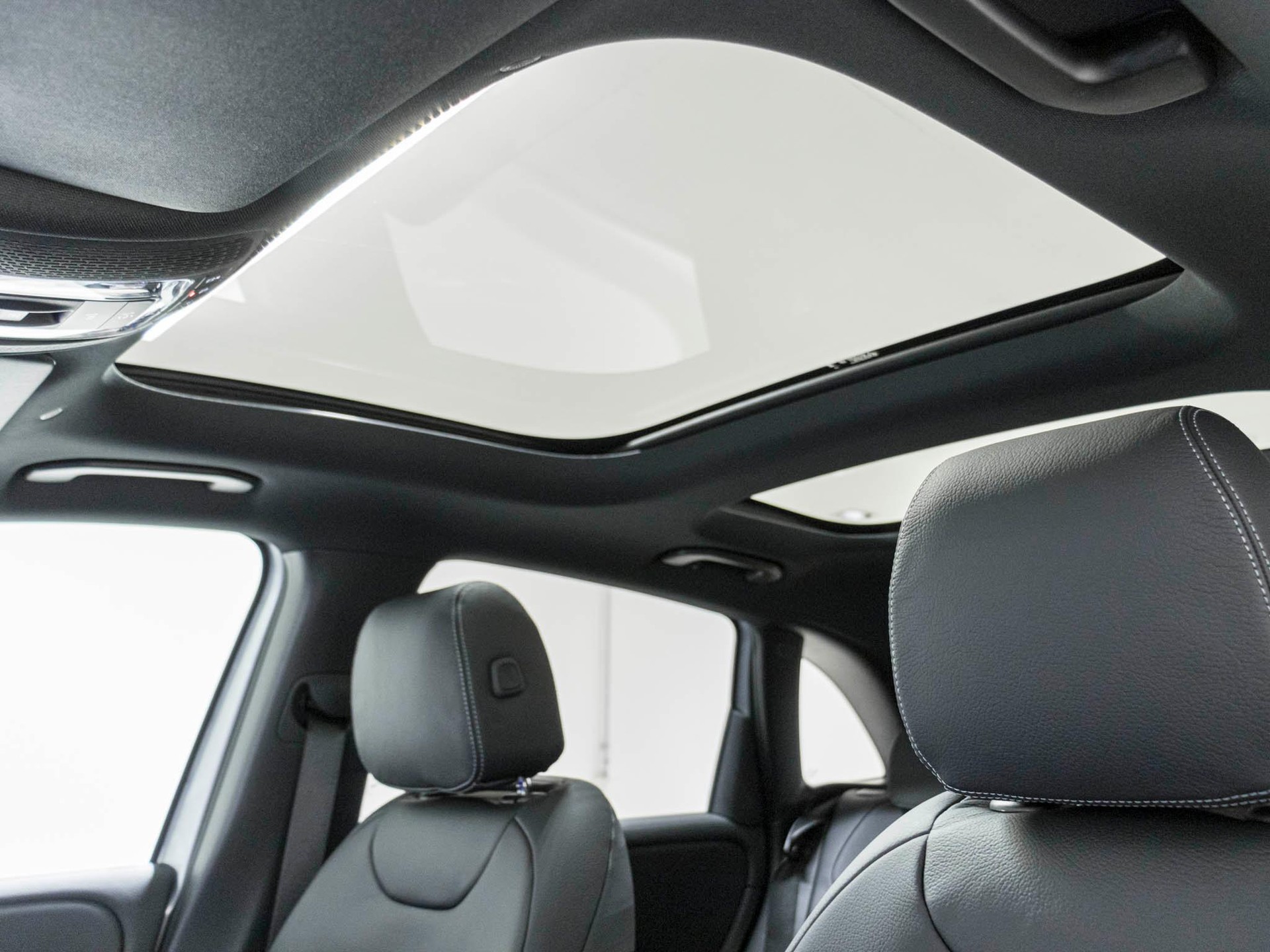 MERCEDES-BENZ B 200-image-9