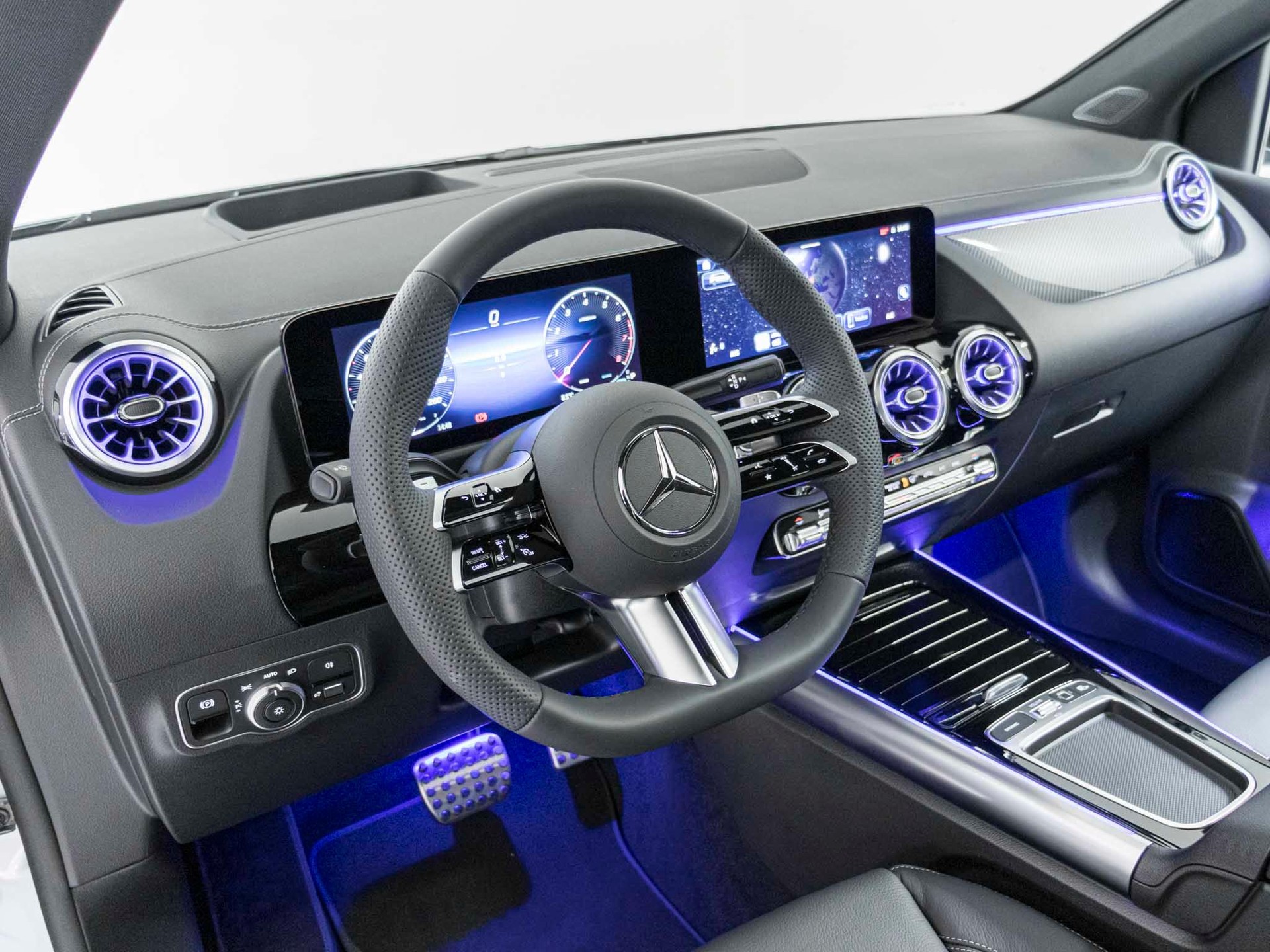 MERCEDES-BENZ B 200-image-10