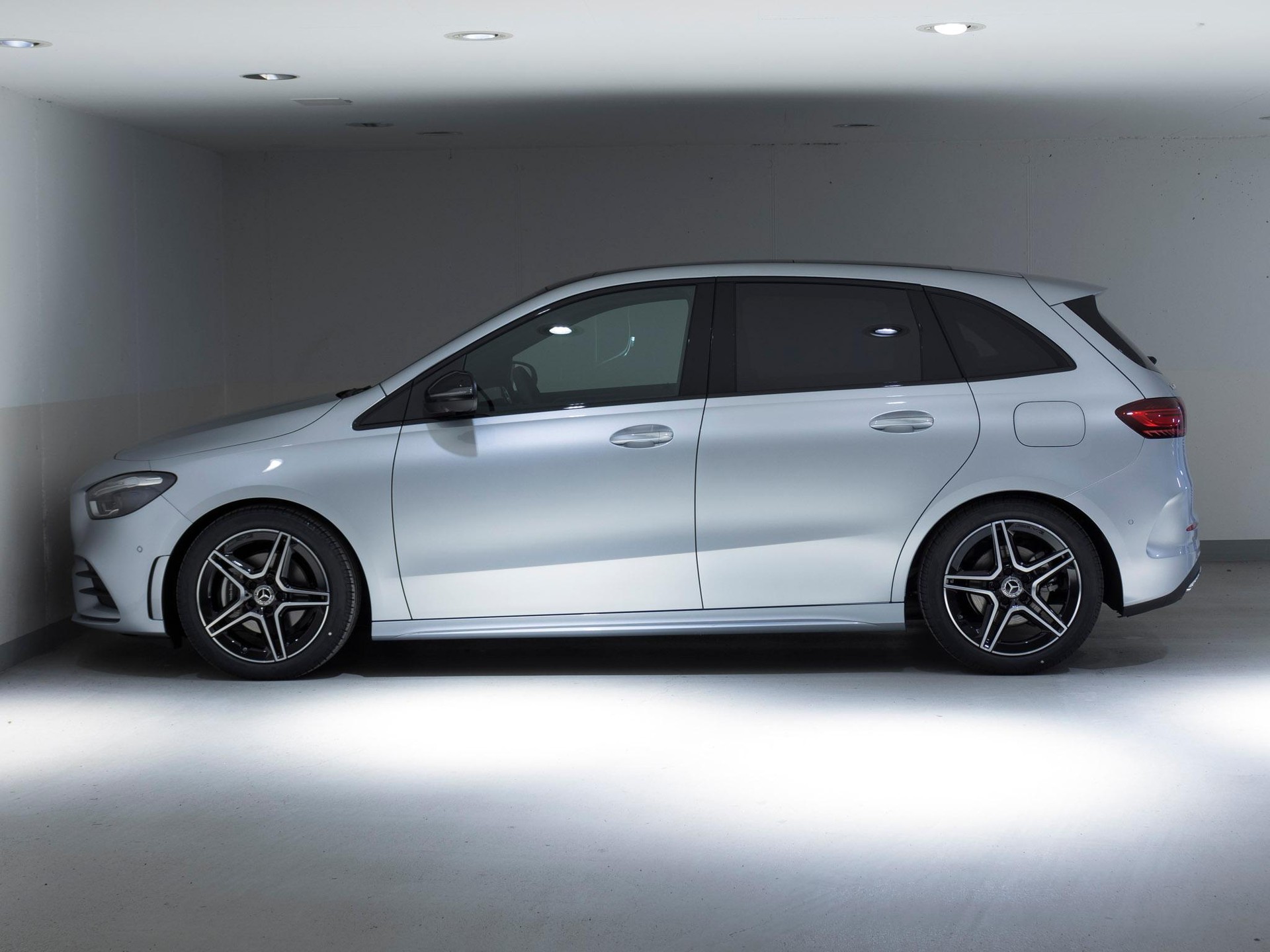 MERCEDES-BENZ B 200-image-6