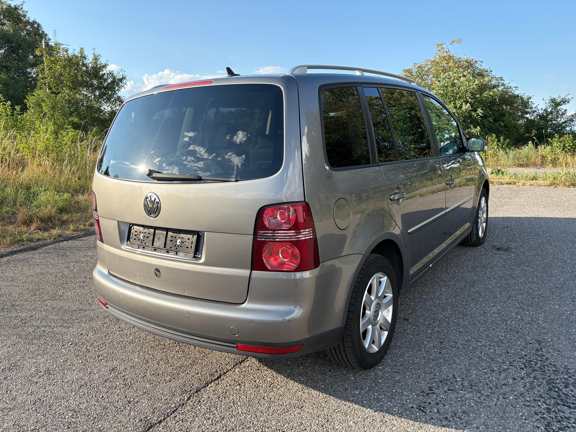 VW Touran 2.0 TDI Trendline-image-5