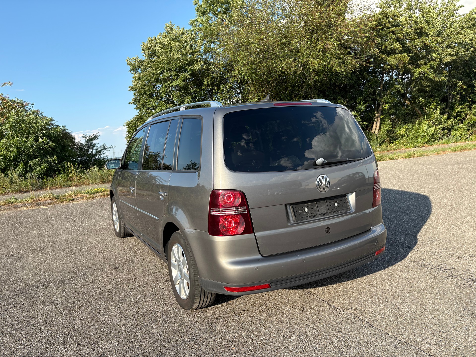 VW Touran 2.0 TDI Trendline-image-4