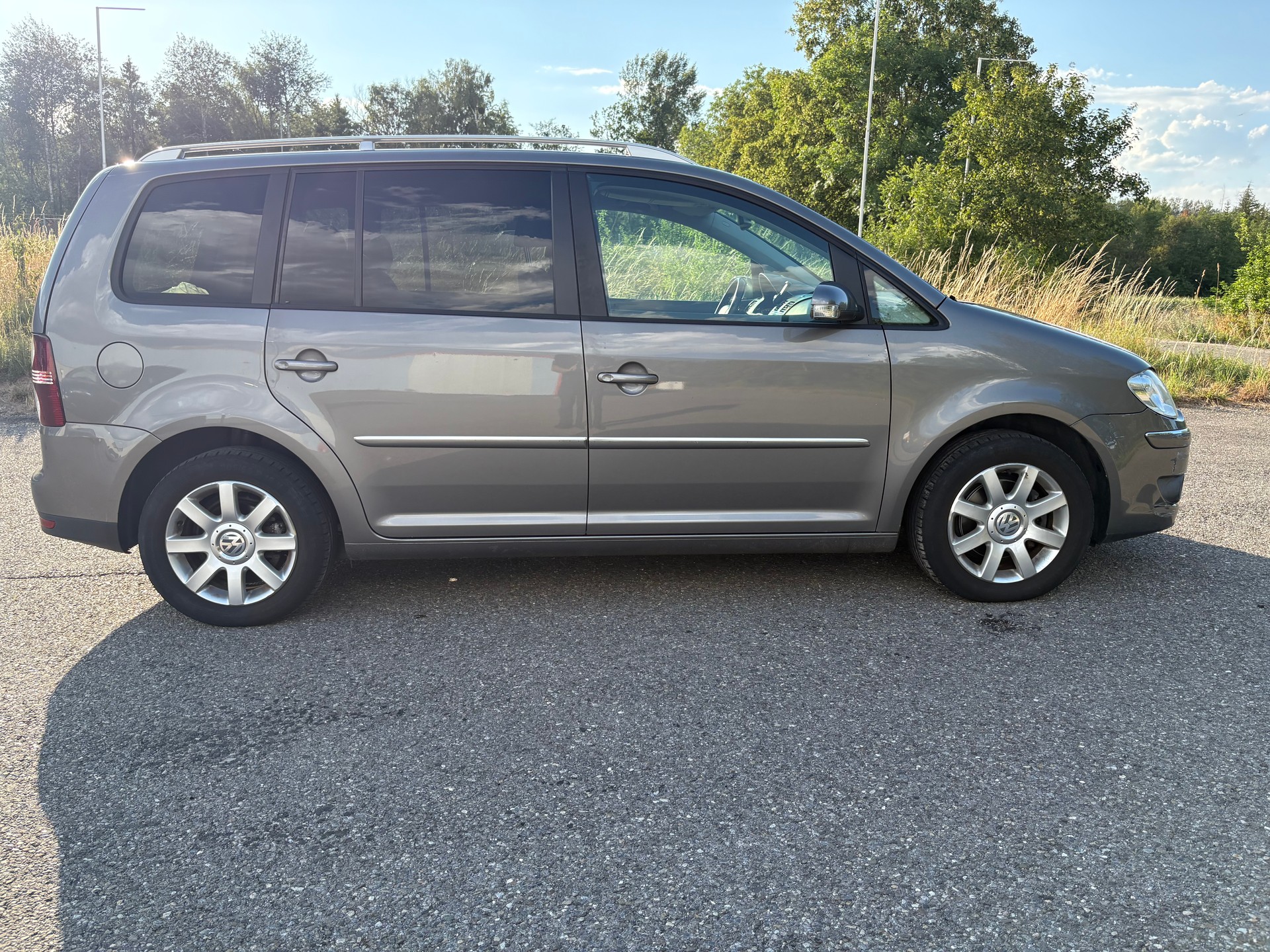 VW Touran 2.0 TDI Trendline-image-7