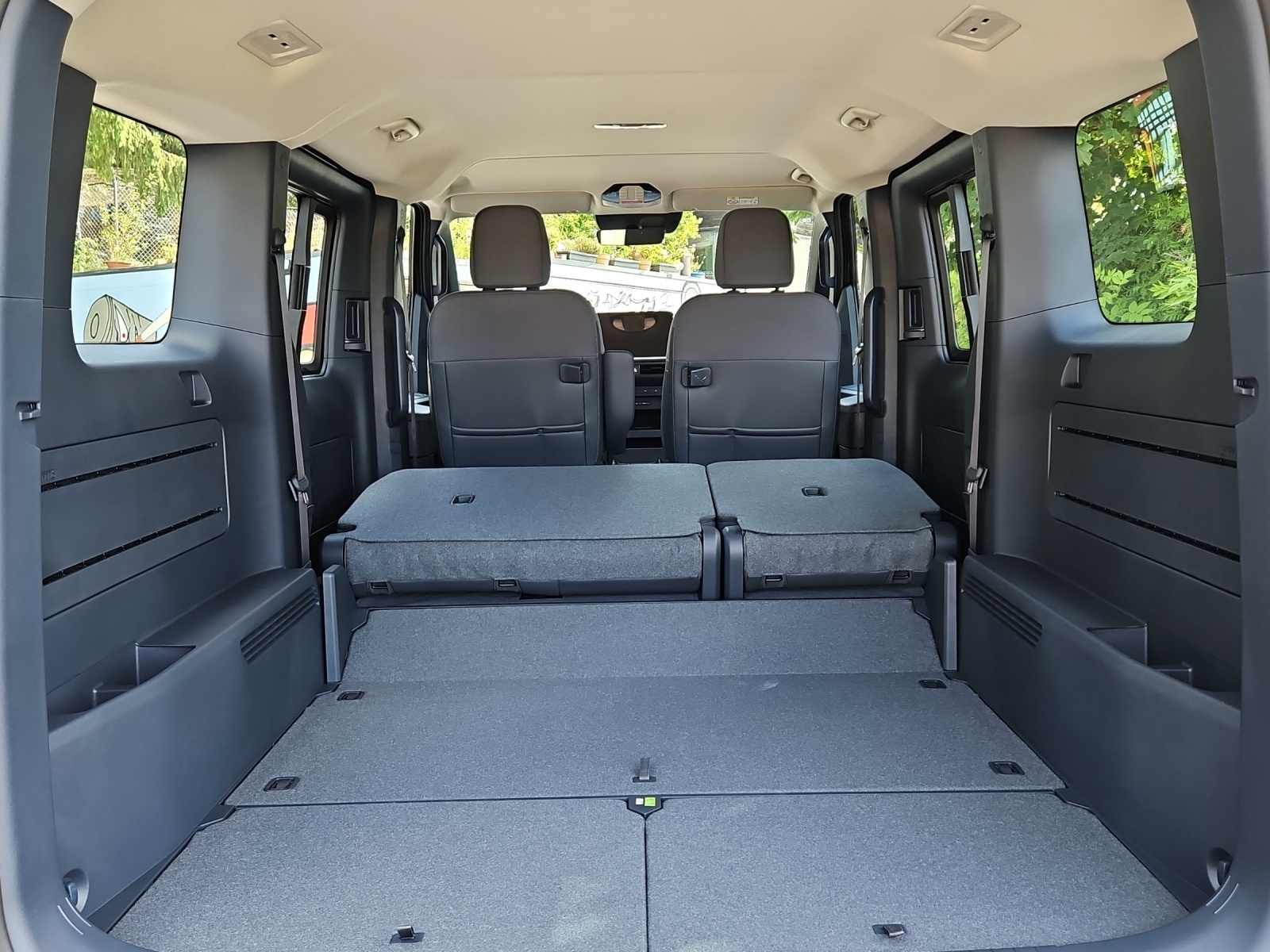 KIA PV5 Passenger 71.2 kWh Elite-image-9