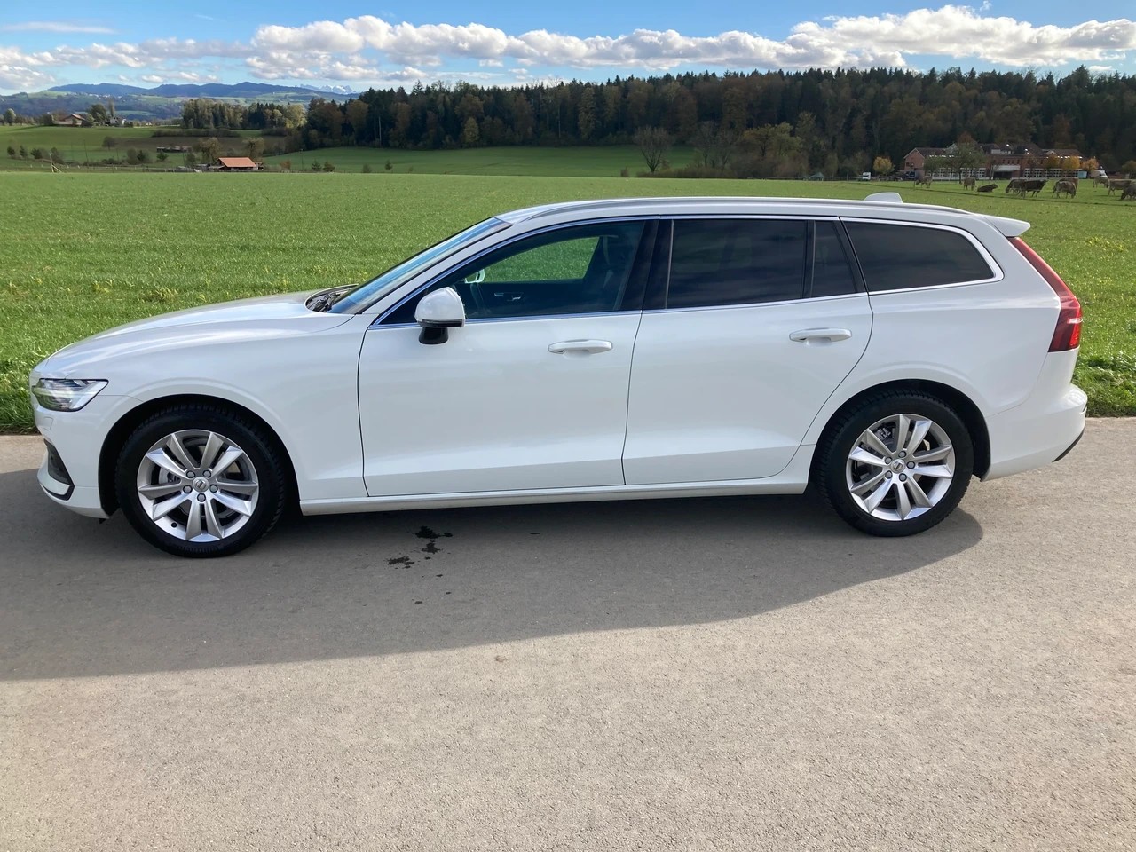 VOLVO V60 D3 Momentum Geartronic-image-4