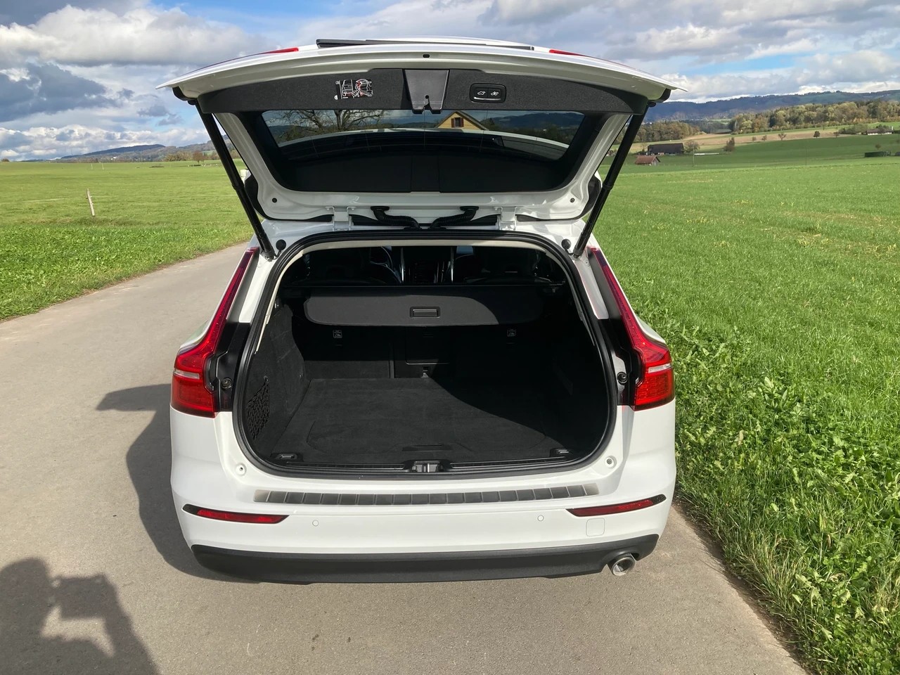 VOLVO V60 D3 Momentum Geartronic-image-5