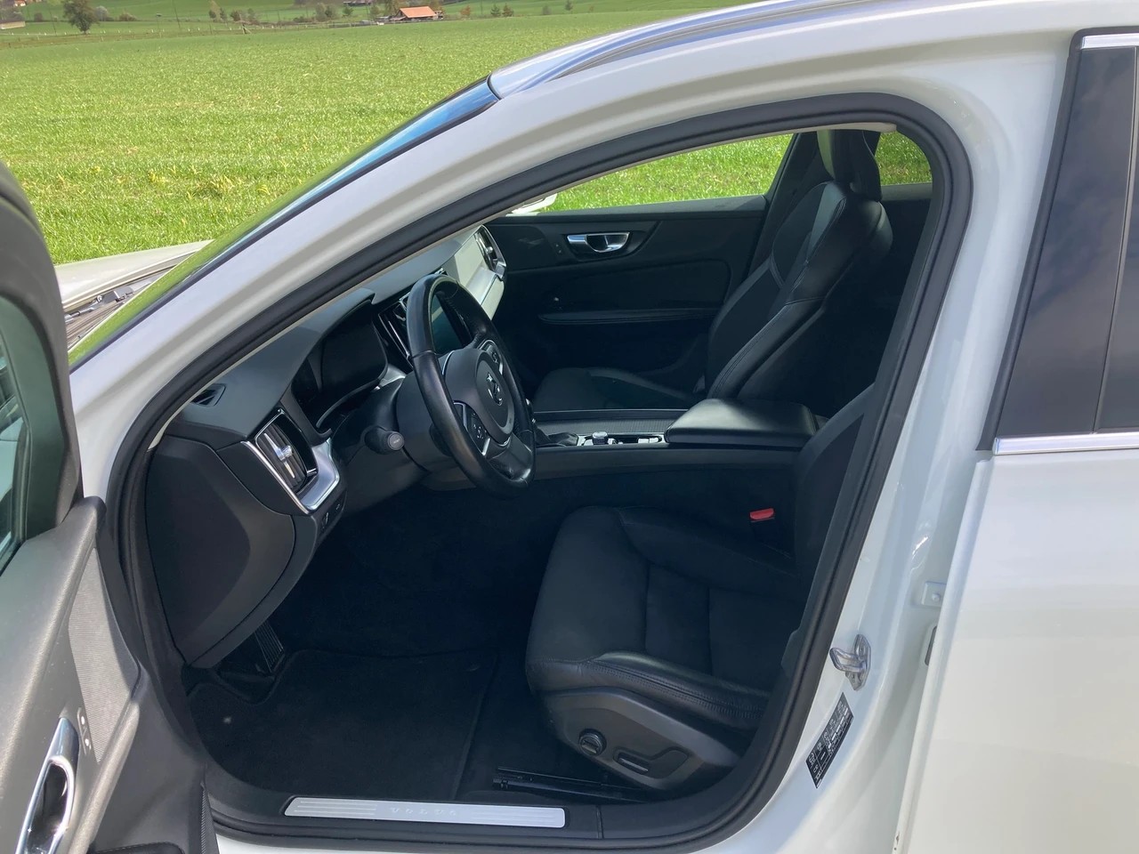 VOLVO V60 D3 Momentum Geartronic-image-6