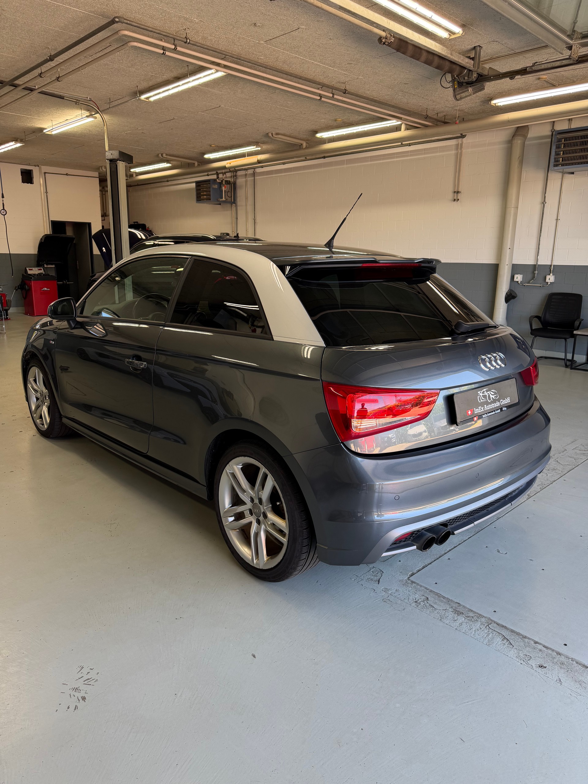 AUDI A1 1.4 TFSI S-Line-image-4