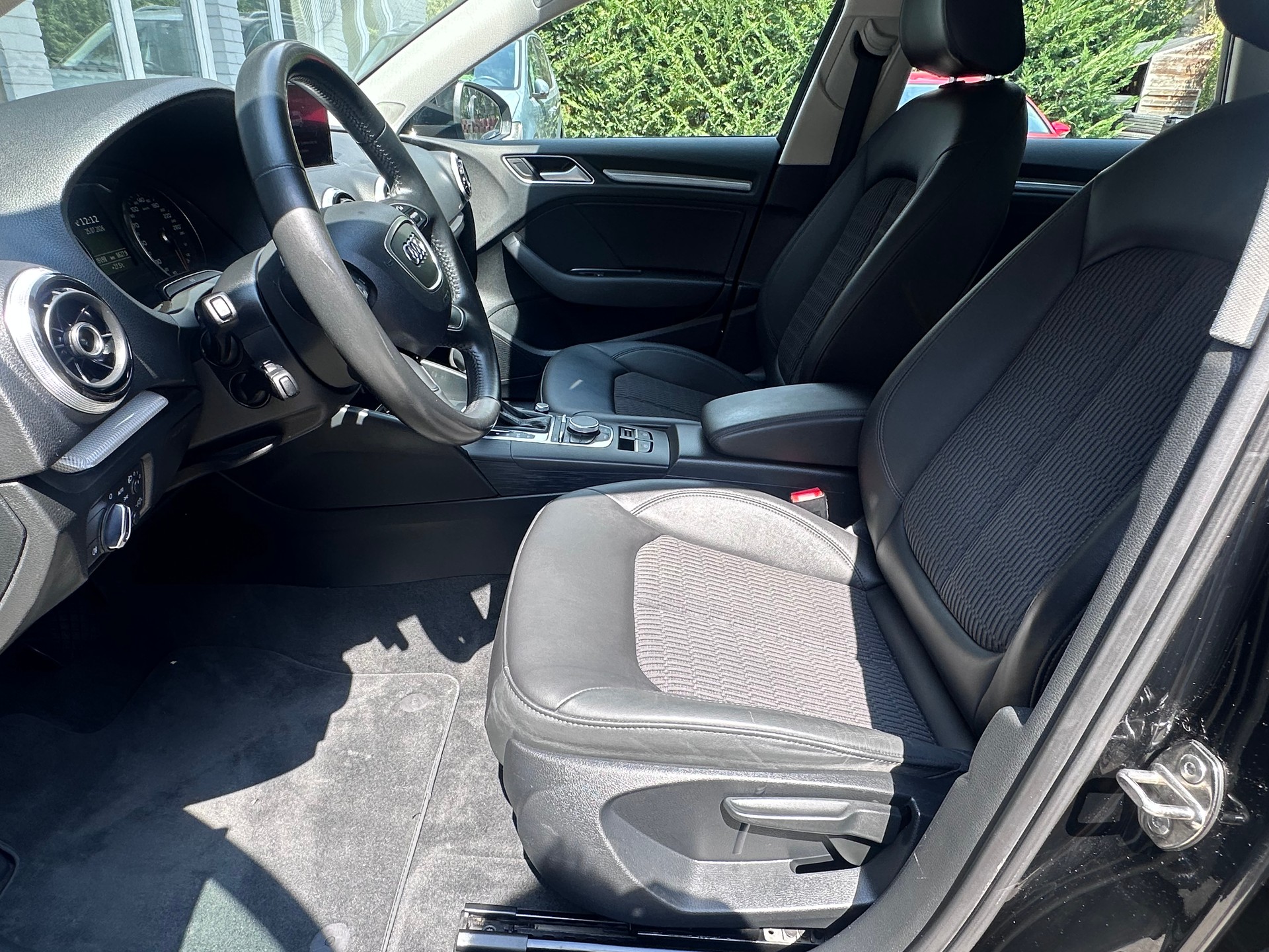 AUDI 1.4 T FSI ultra Ambiente S-Tr-image-8