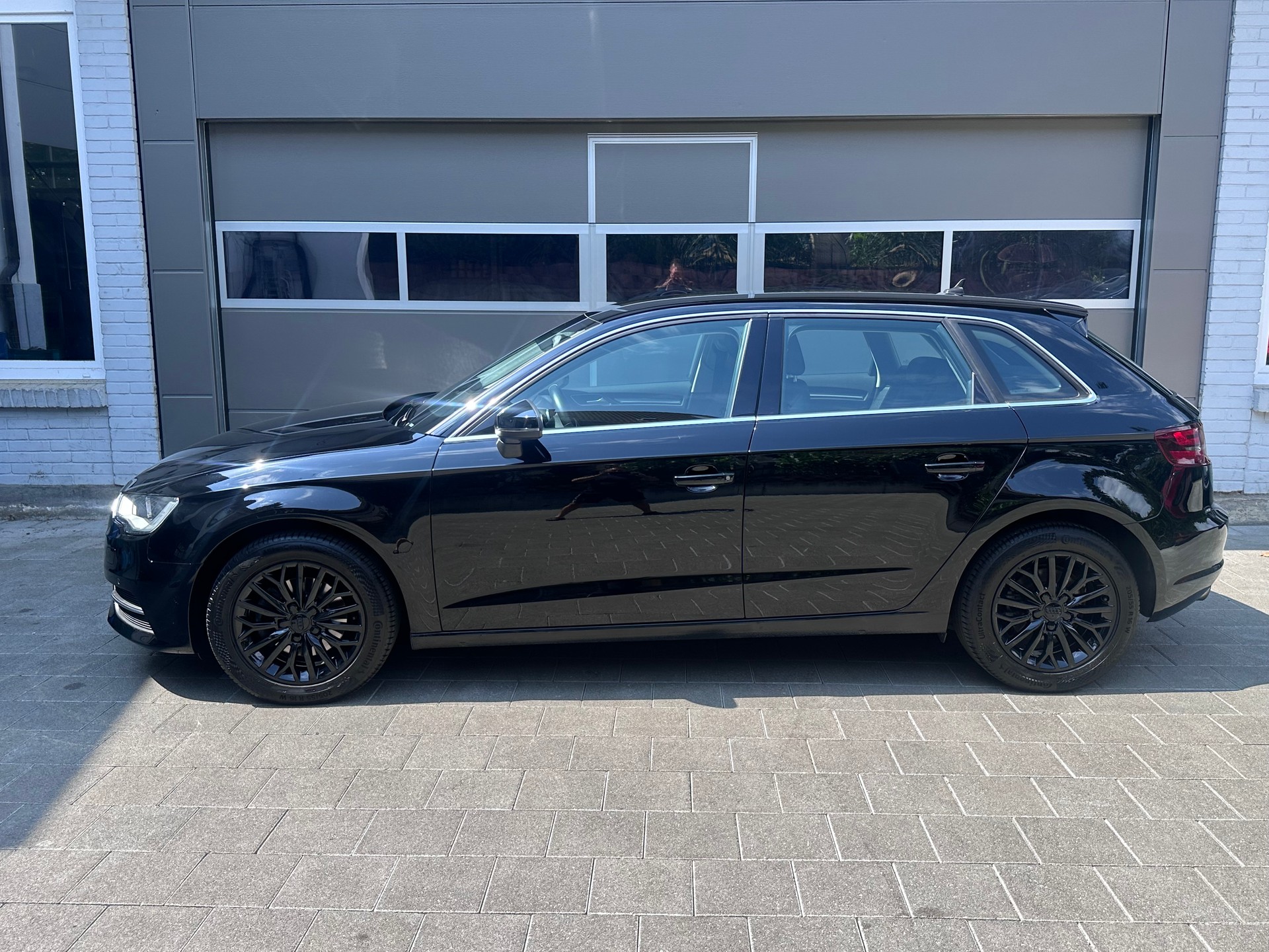 AUDI 1.4 T FSI ultra Ambiente S-Tr-image-2