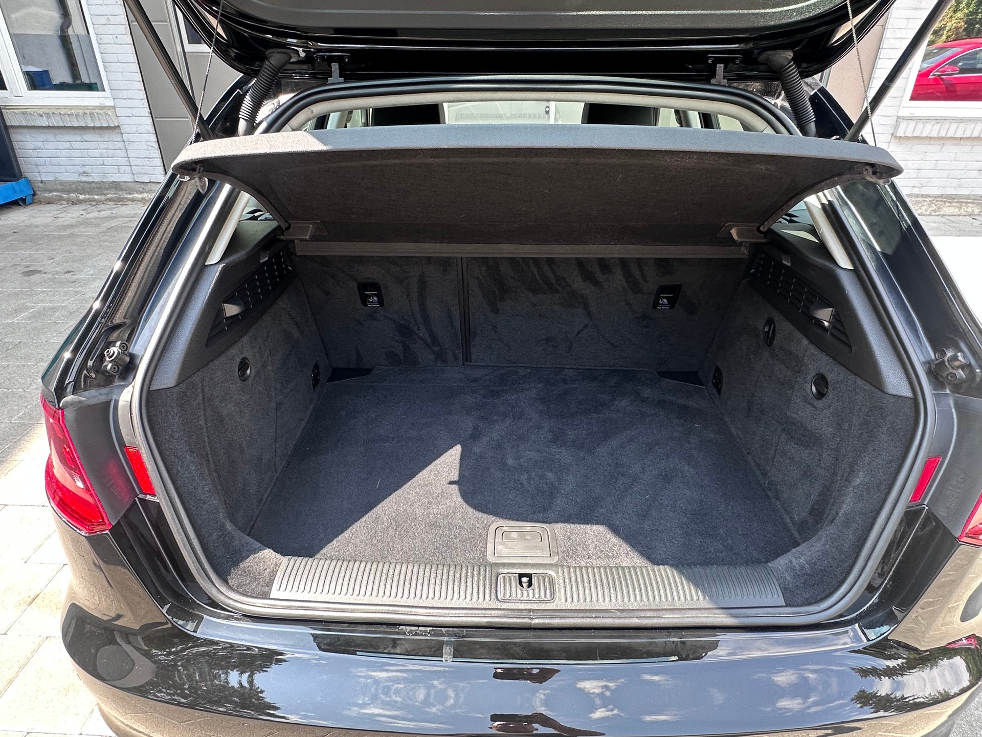 AUDI 1.4 T FSI ultra Ambiente S-Tr-image-10