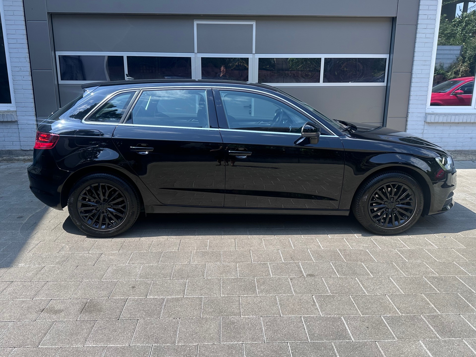 AUDI 1.4 T FSI ultra Ambiente S-Tr-image-3