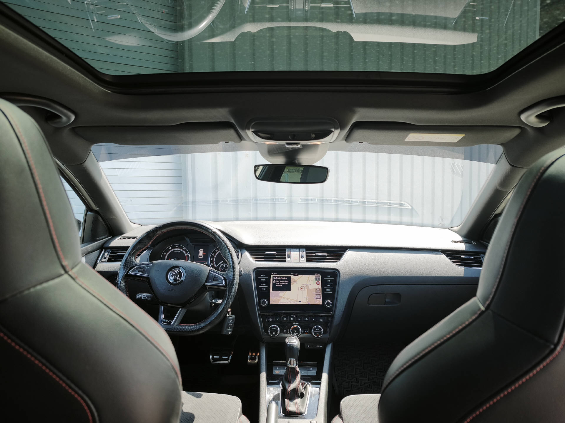 SKODA Octavia Combi 2.0 TSI 245 RS DSG-image-14