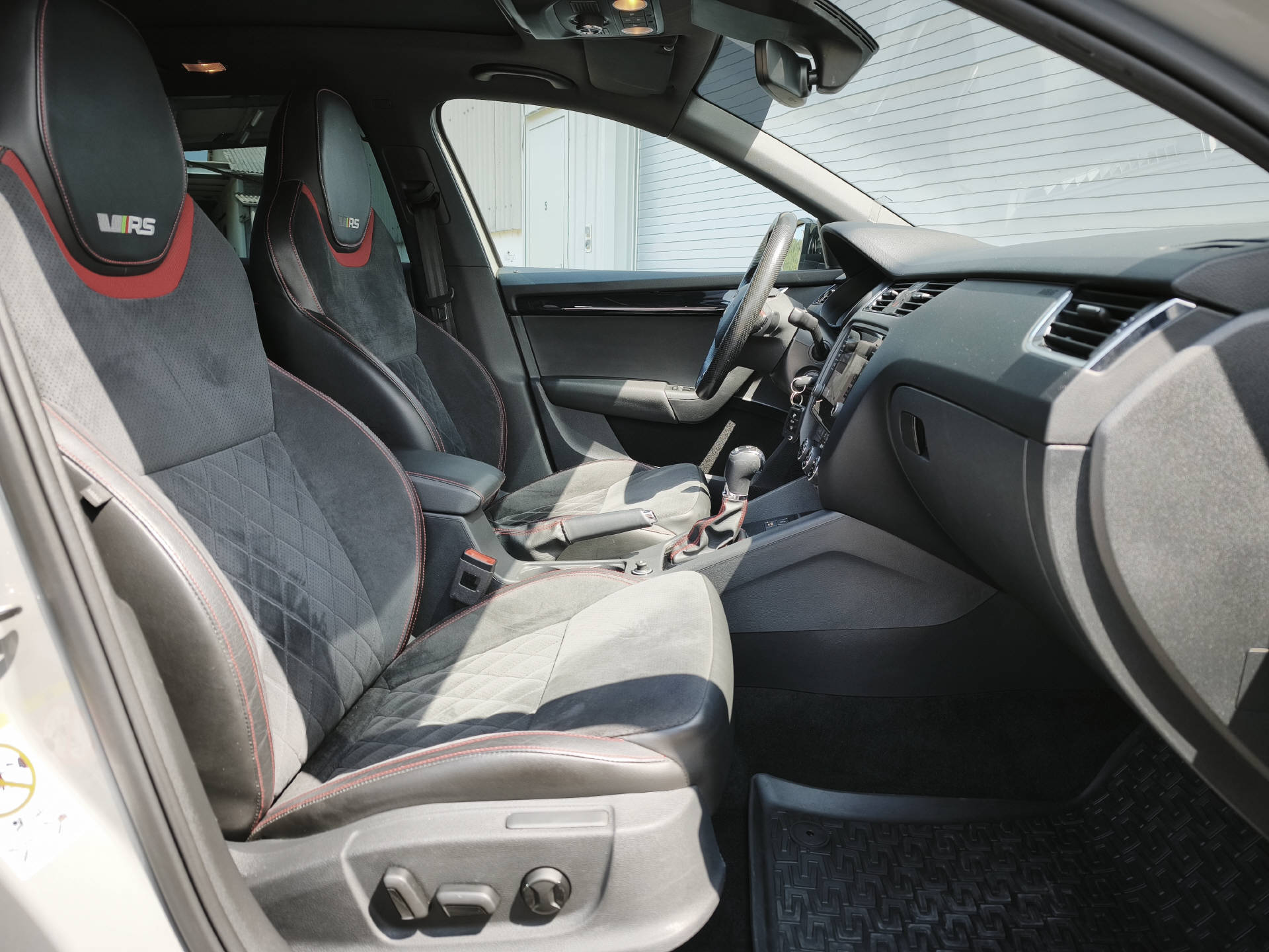 SKODA Octavia Combi 2.0 TSI 245 RS DSG-image-9
