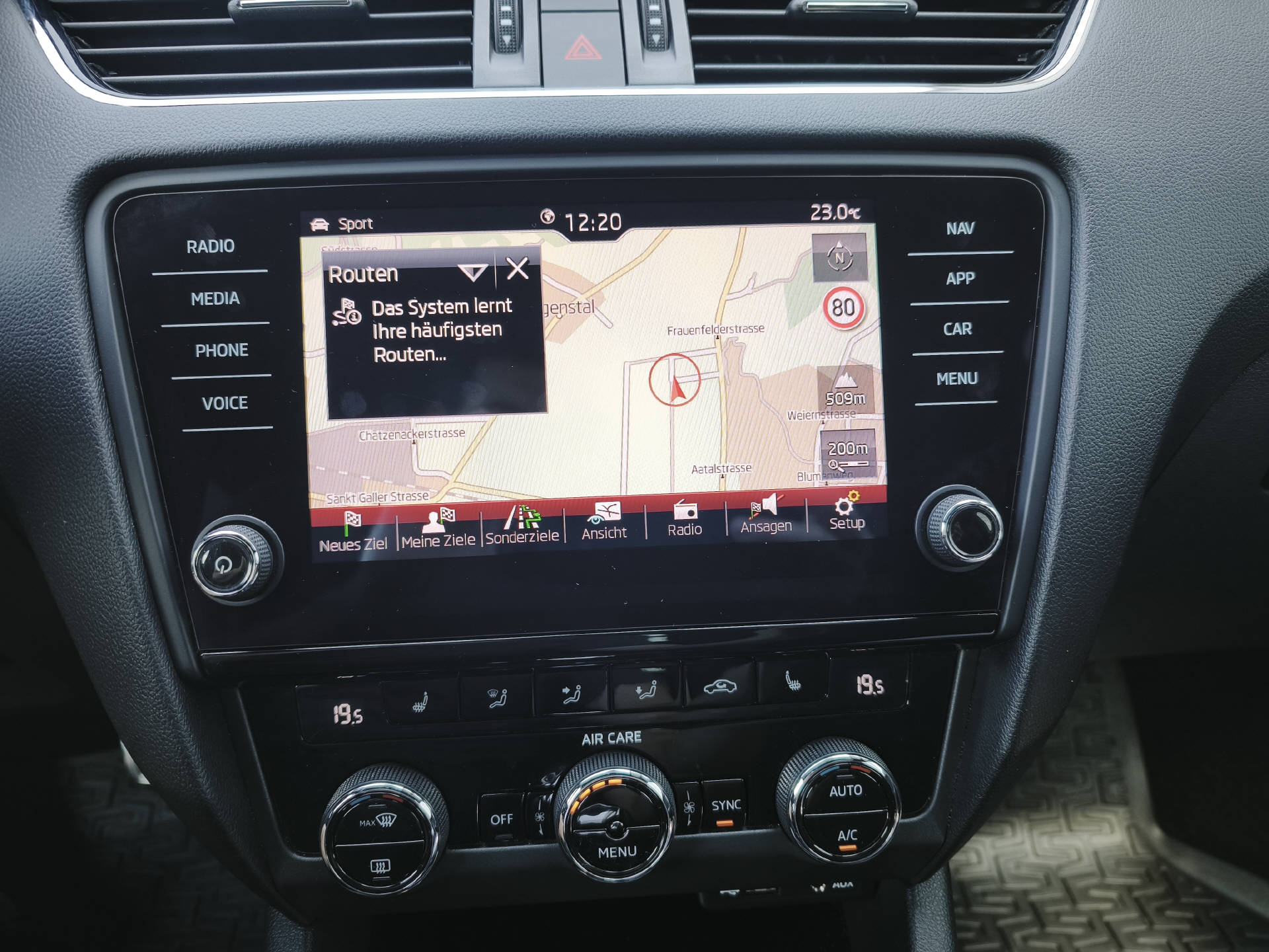 SKODA Octavia Combi 2.0 TSI 245 RS DSG-image-11