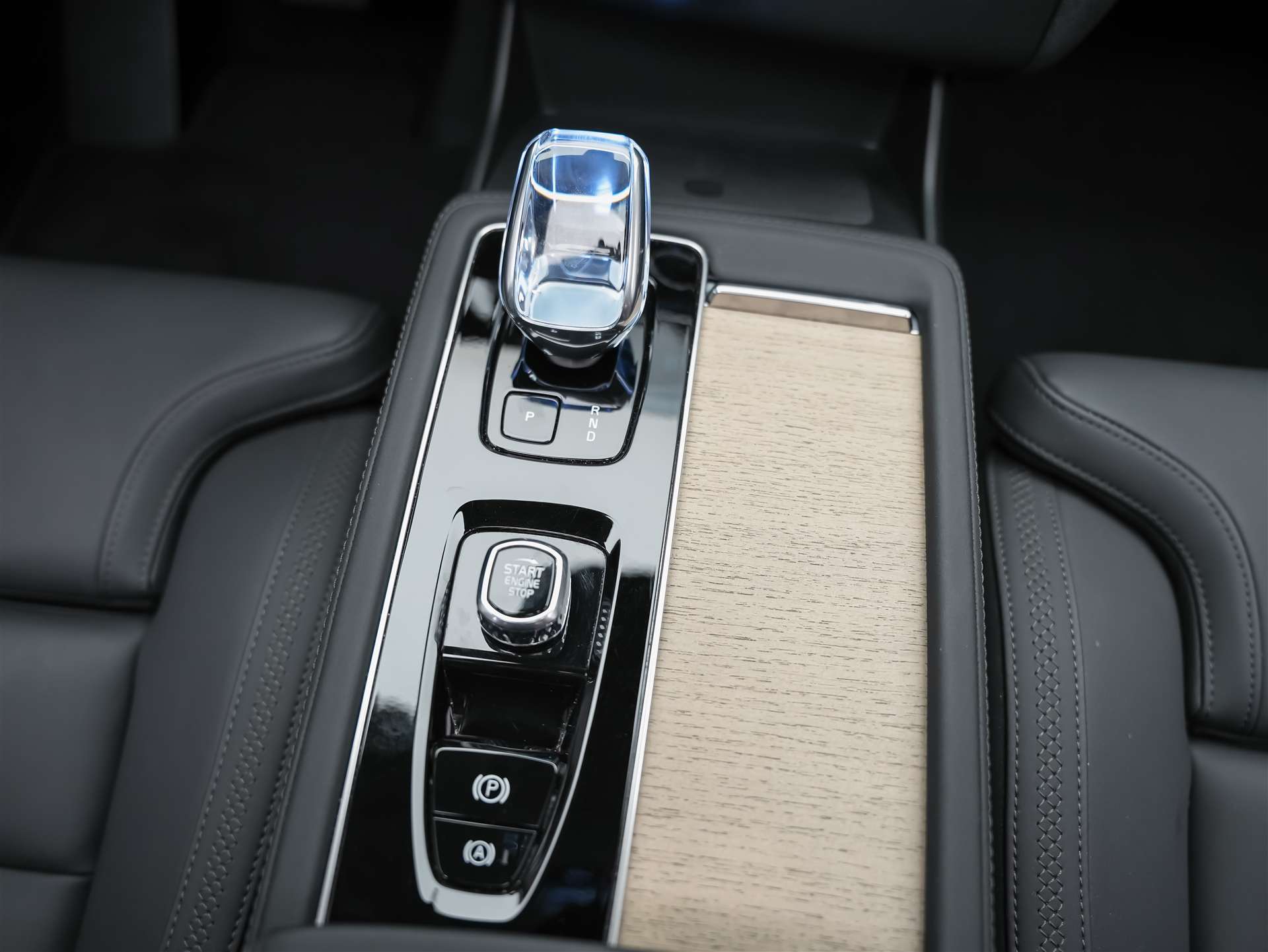 VOLVO XC90 B5 AWD Plus Bright Geartronic *Facelift*7 Sitze*Panorama*-image-24