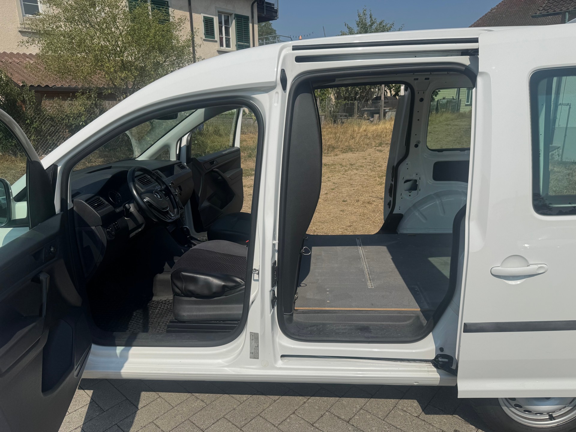 VW Caddy 1.4TGI BlueMotion Technology DSG-image-10