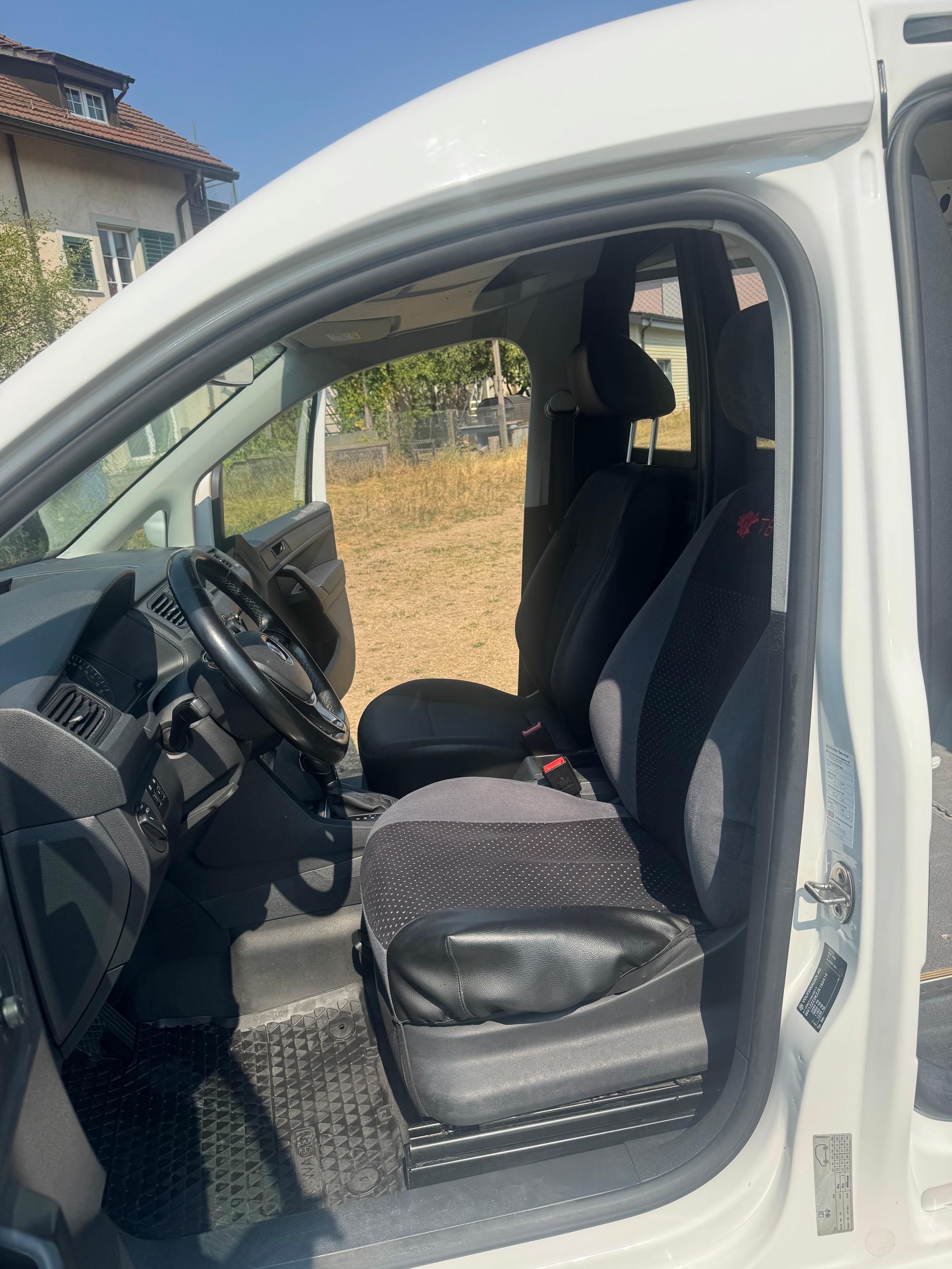VW Caddy 1.4TGI BlueMotion Technology DSG-image-8