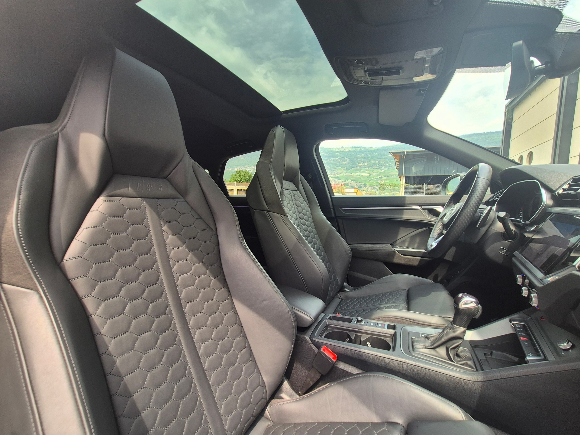 AUDI RS Q3 Sportback quattro S tronic-image-7