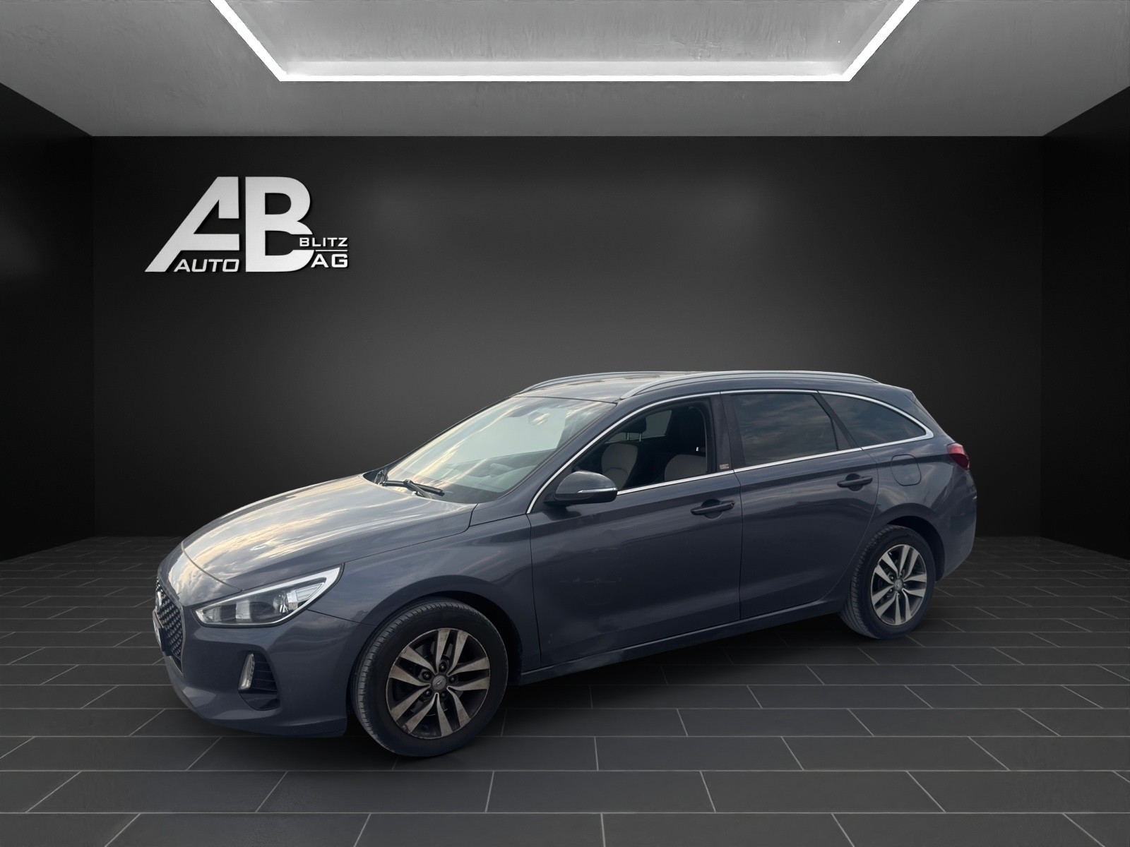 HYUNDAI i30 Wagon 1.6 CRDi Vertex-image-1