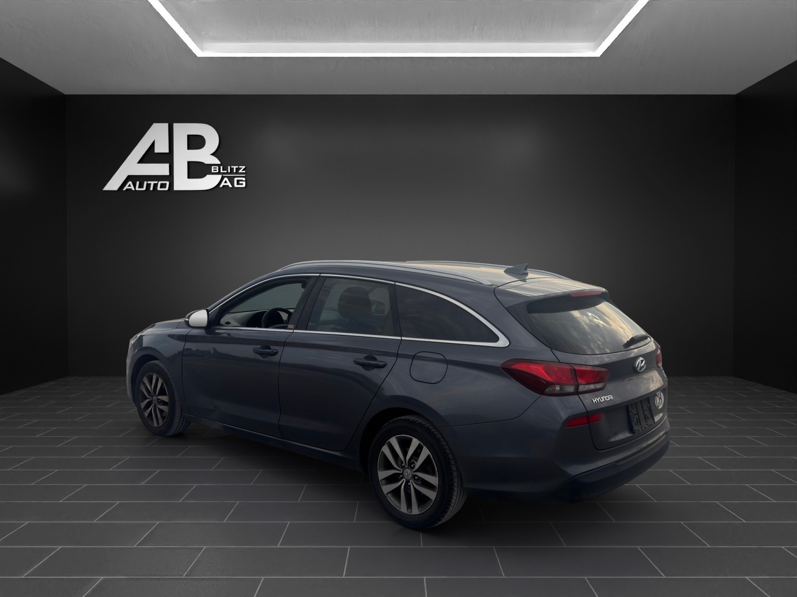 HYUNDAI i30 Wagon 1.6 CRDi Vertex-image-2