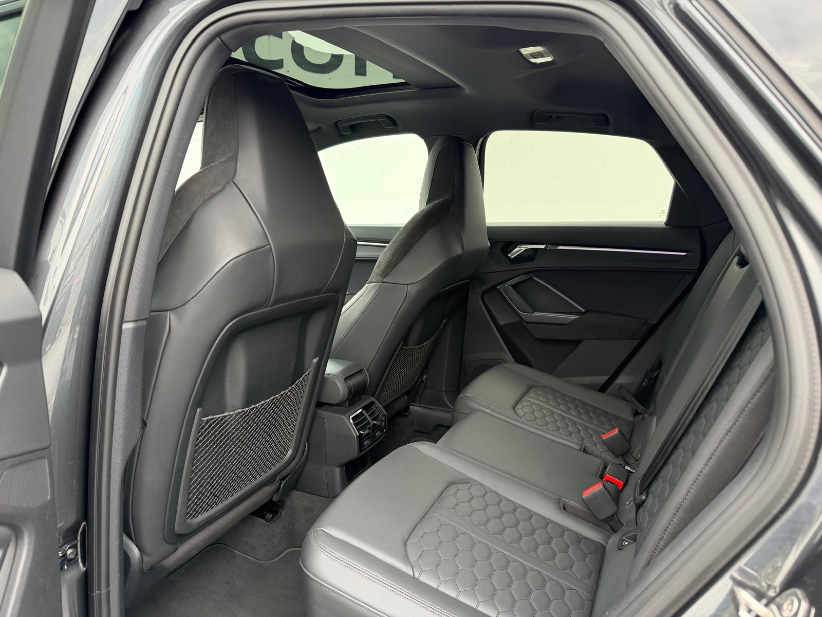 AUDI RS Q3 Sportback quattro S tronic-image-8